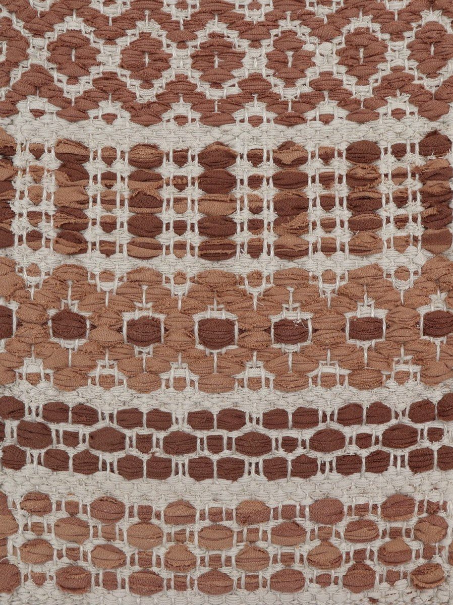 <p>Country Rug, main mix and alt. 245, 246, 247, inside beige 226 on the natural yarn</p>