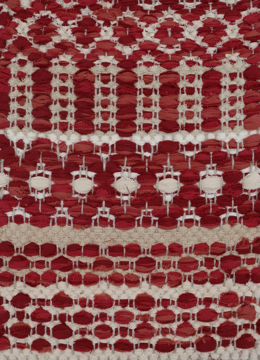 <p>Country Rug, main red mix 307-1, 313, 375, inside 104, 216, 102, 232 on the natural yarn</p>