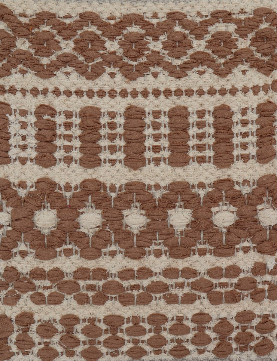<p>Country Rug, main tobacco 245, inside cream 105 on the natural yarn</p>