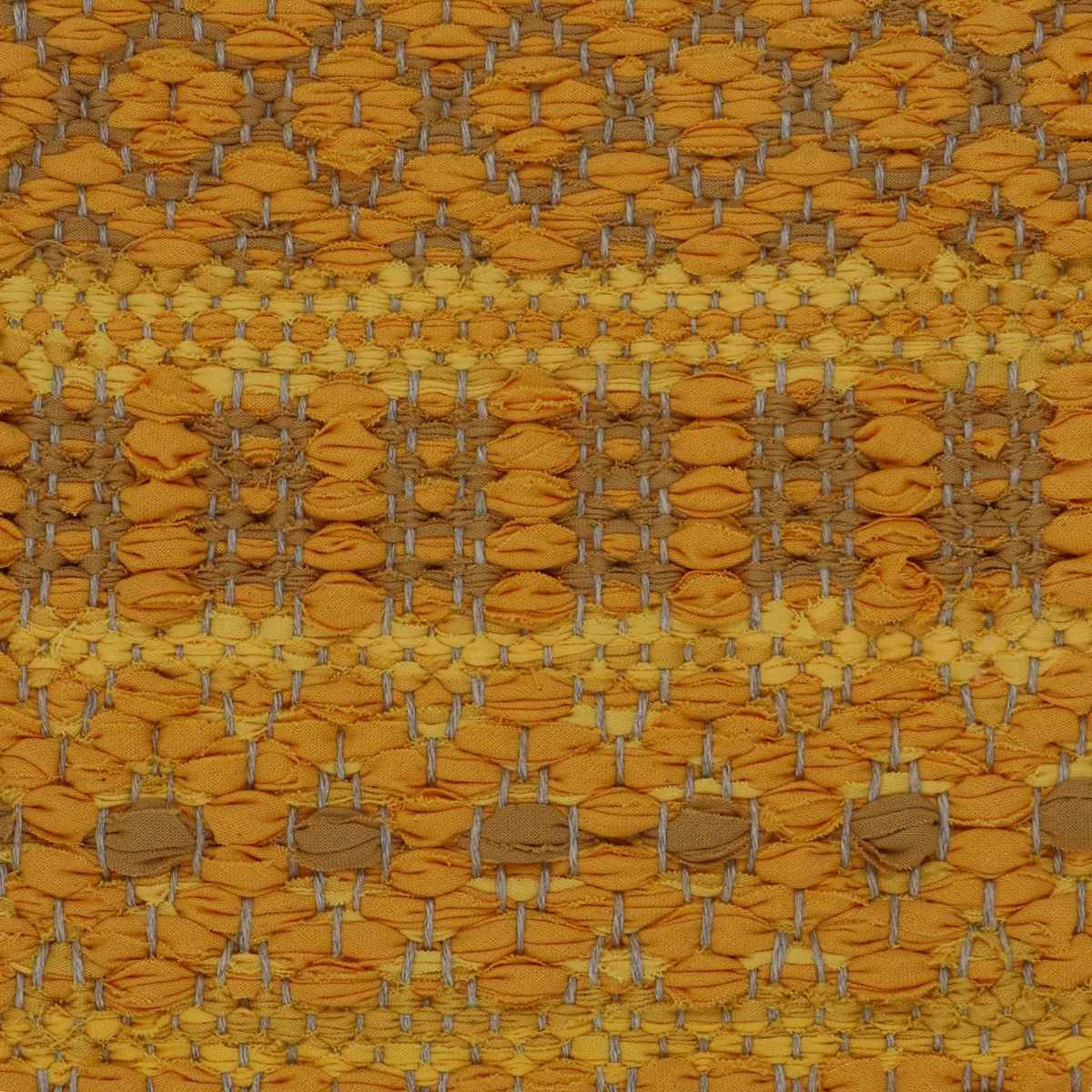 <p>Country Rug, main warm yellow 276, inside ochre 2521, inside yellow mix 274, 275 on the natural yarn</p>