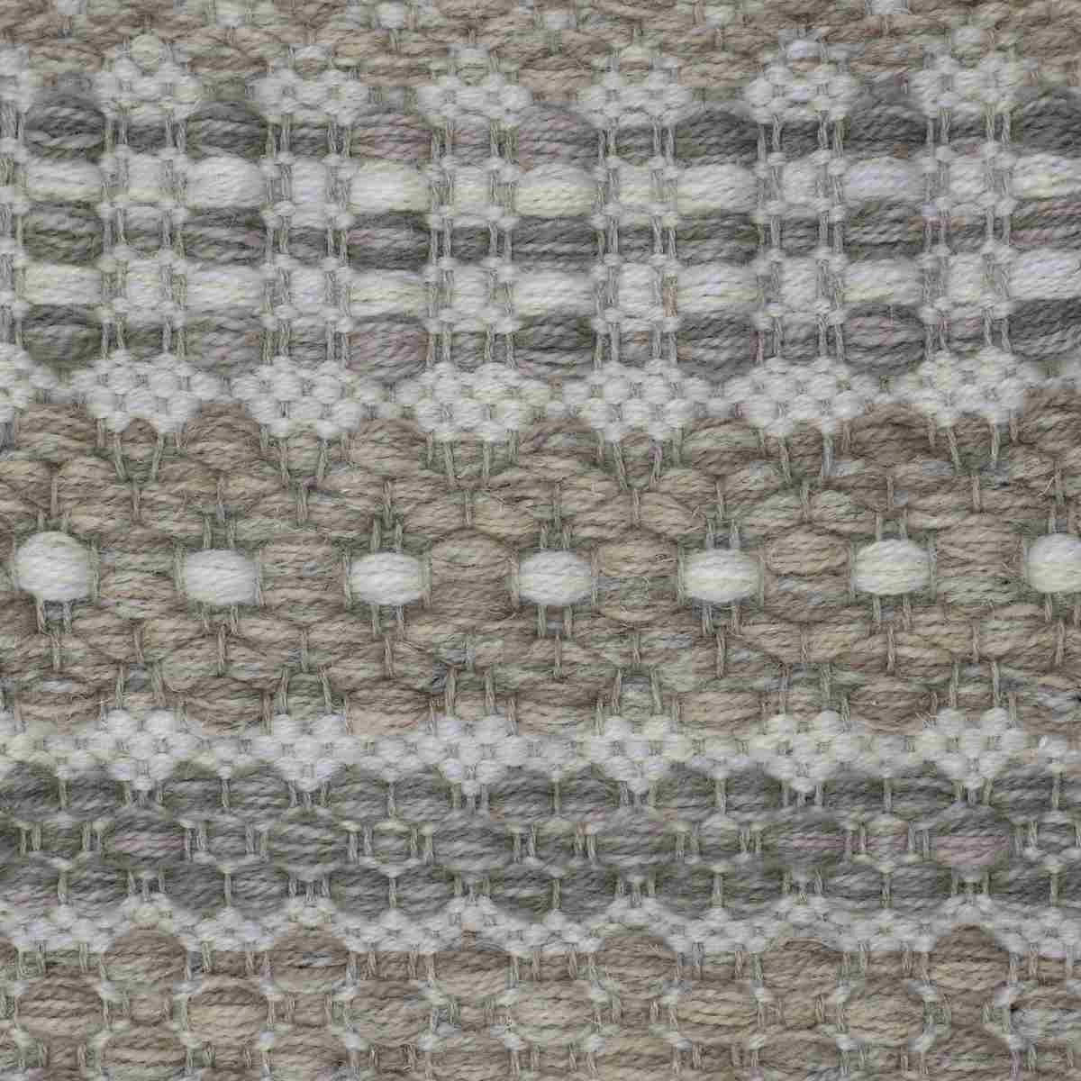 <p>Country Rug, cream mix 6040, 07, 12, greyish mix 1008, 1011, white mix 06, 1023, CH044 on the natural yarn</p>