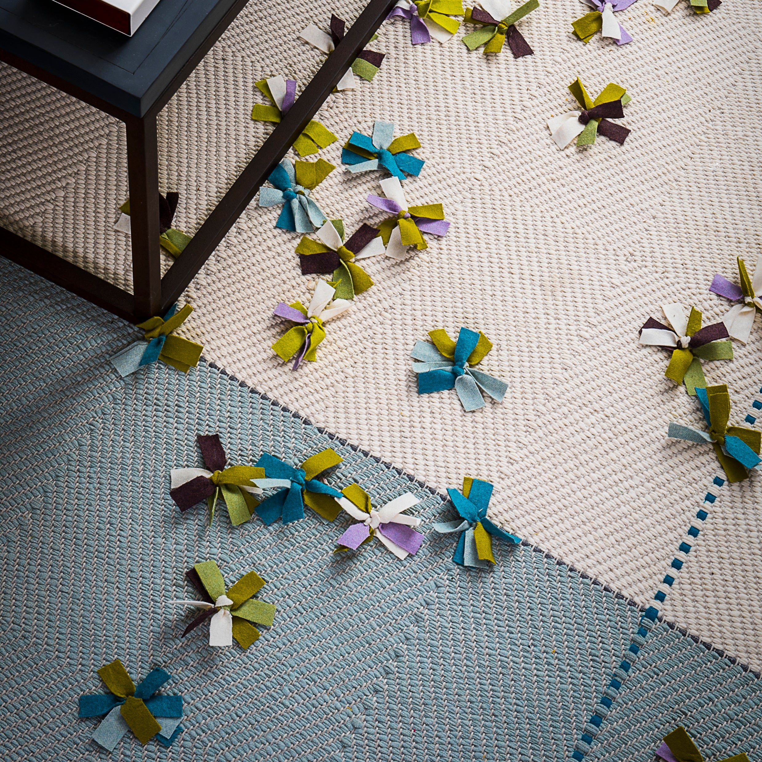 <p><meta charset="UTF-8"><a id="fancybox-right"></a><span class="fancy-ico" id="fancybox-right-ico"></span></p>
<div id="fancybox-title" class="fancybox-title-inside">
<meta charset="UTF-8">
<span>POTAGER created by Ami Katz, Wool Diamond Twill, fields: purple 0494, light blue 0472, white 0430; Stripes in turquoise H491; Rya-knots 1) 0473, 0472, H472; 2) 0430; 0449; H472; 3) 0493, 0473, H484; 4) 0494, 0430, 0482, H472 on the natural yarn</span><br>
</div>