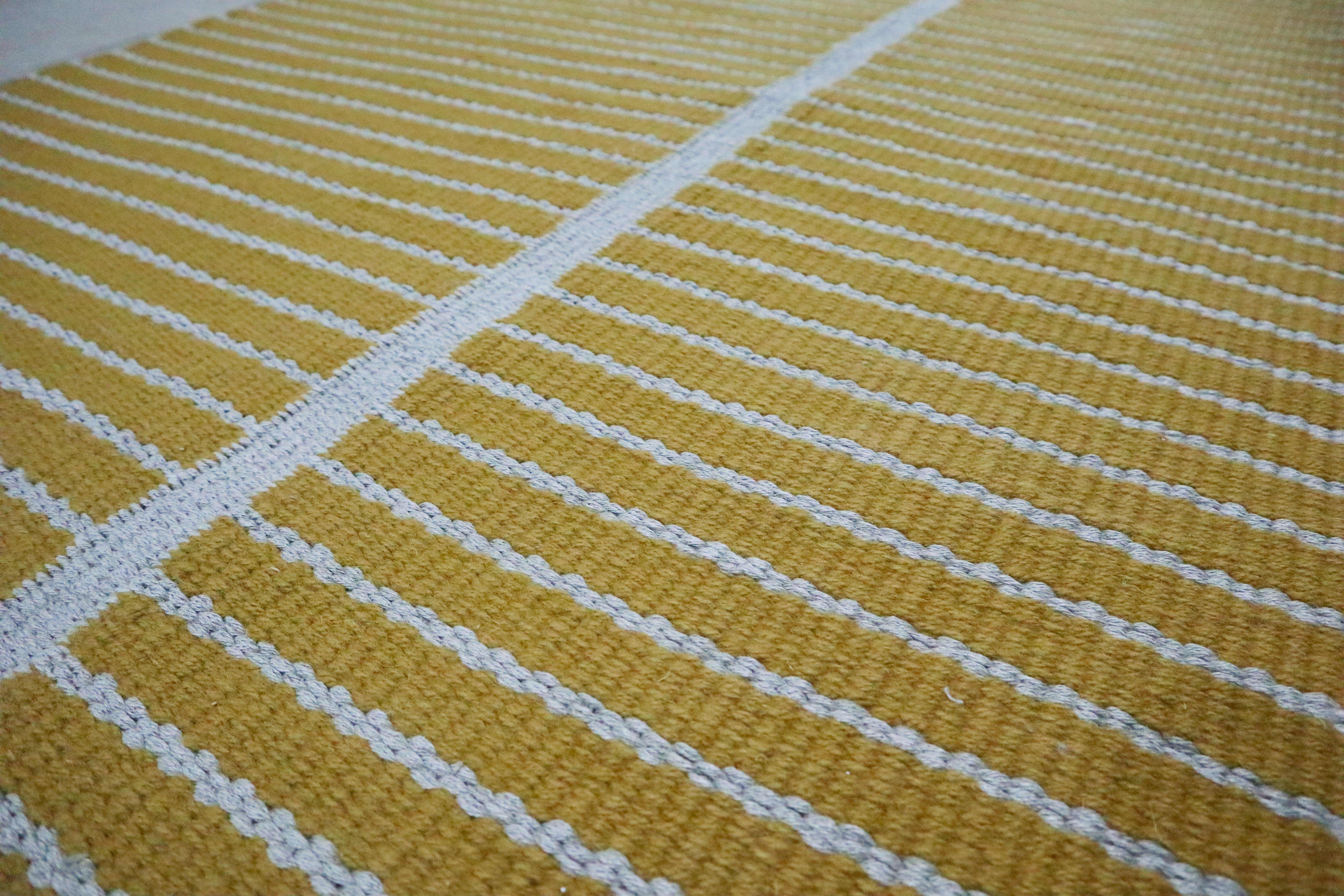 <p><meta charset="UTF-8"><a id="fancybox-right"></a><span id="fancybox-right-ico" class="fancy-ico"></span></p>
<div class="fancybox-title-inside" id="fancybox-title"></div>
<div class="fancybox-title-inside">
<div id="fancybox-title" class="fancybox-title-inside"><span>ZEBRA Gold and Silver created by Joyn Studio, base in CH018, yarn and stripes in natural linen yarn</span></div>
<br>
</div>