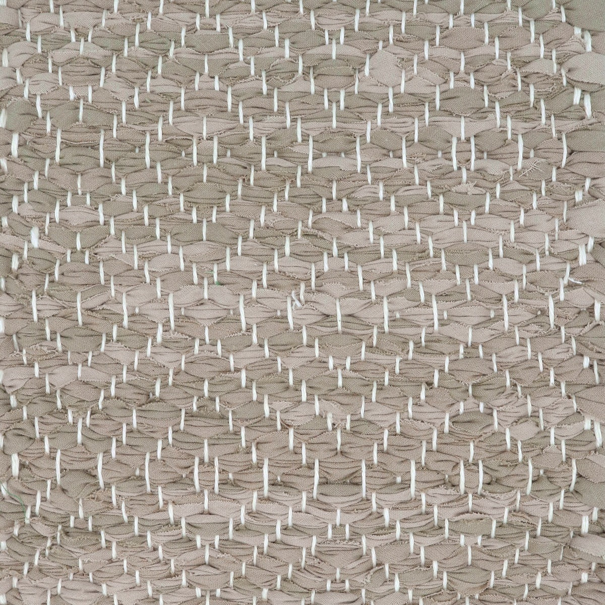 <p>Diamond Twill, beige mix 2200, 201, 2209 on the white yarn</p>