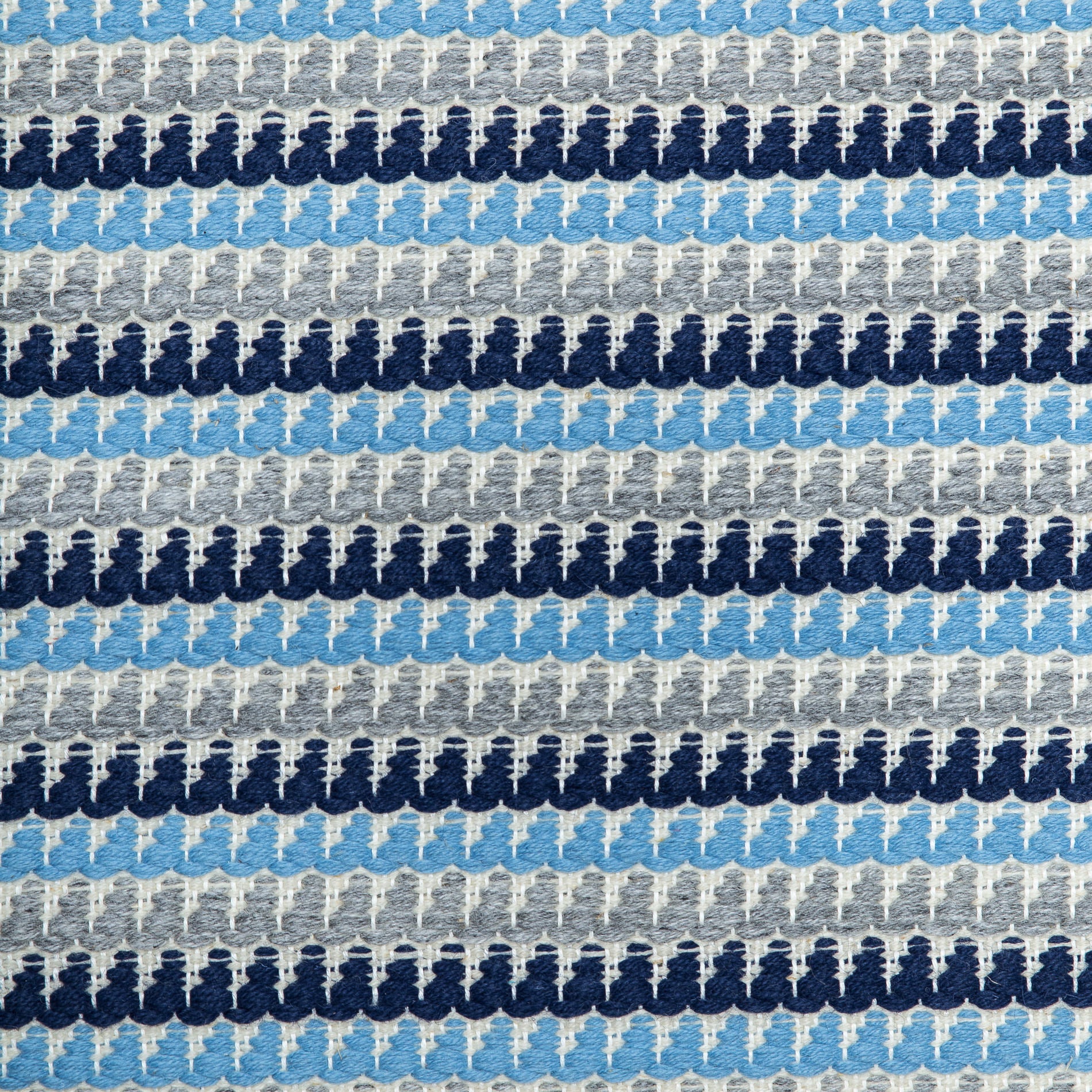 <p>Dog Tooth Striped, main grey 04, dark blue 5027, light blue 5017, indide white 1023 on the white yarn</p>