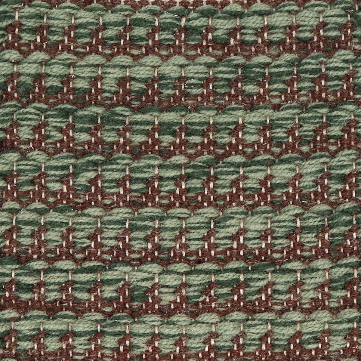 <p>Dog Tooth, main green mix CH017, 1025, inside brown mix 6005, 17, on the natural yarn</p>