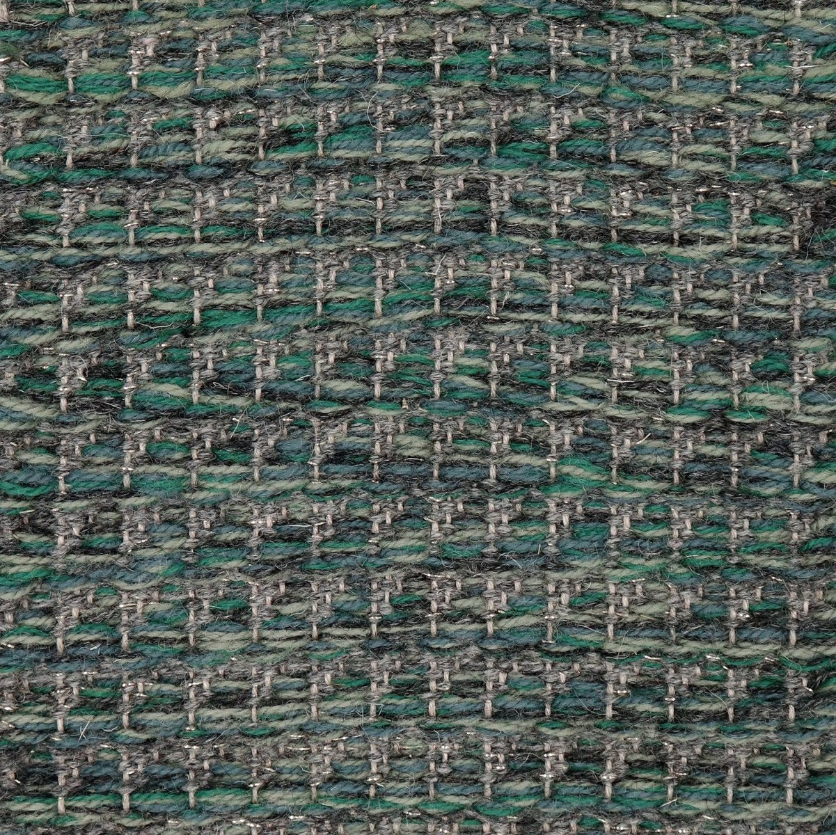 <p>Dog Tooth, main grey-green mix 05, CH3424, 4008, 1025, inside grey 08, 08 light gold lurex (1thr) on the natural yarn</p>