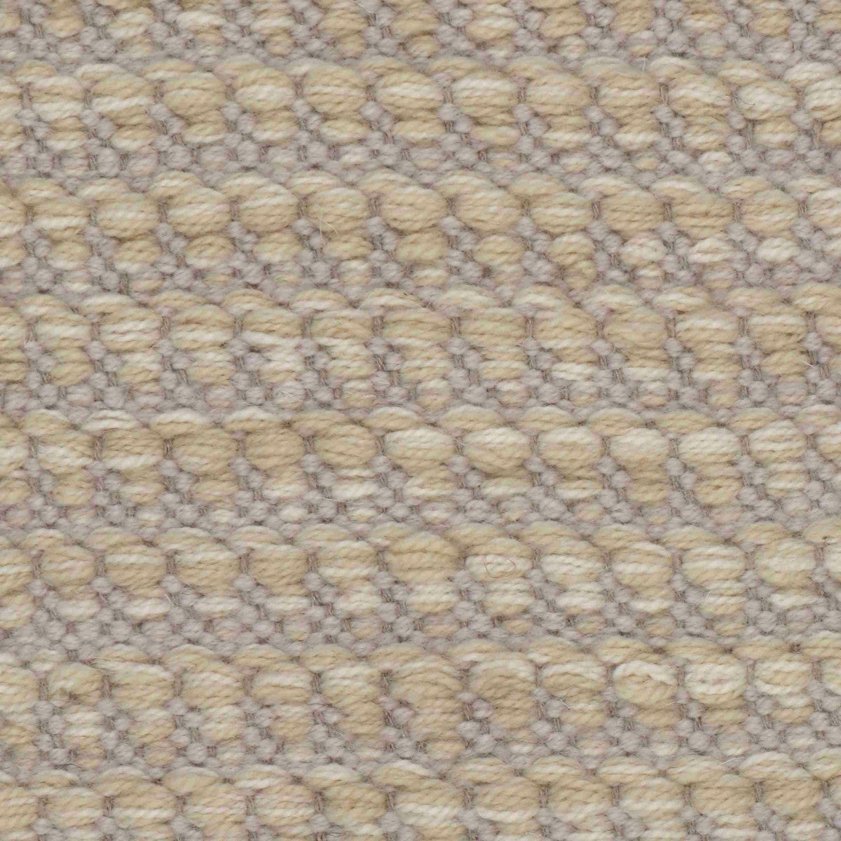 <p>Dog Tooth, main white mix CH044, 6023, inside white 1023, 1023, on the natural yarn</p>