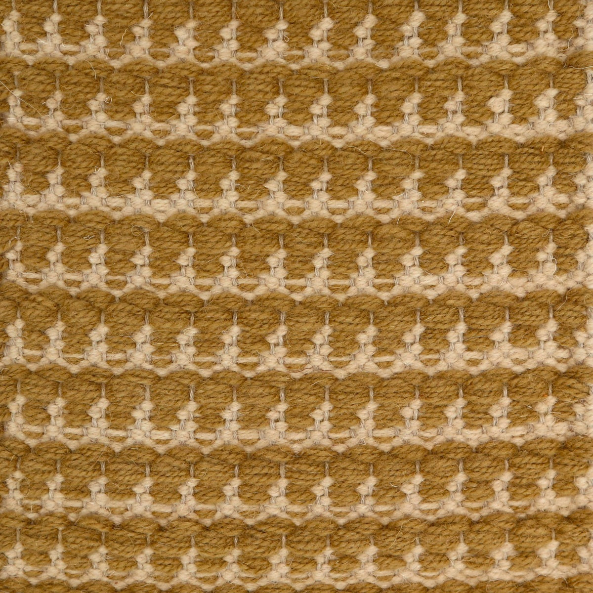 <p>Dog Tooth, main mustard 6004, inside cream 07 on the natural yarn</p>