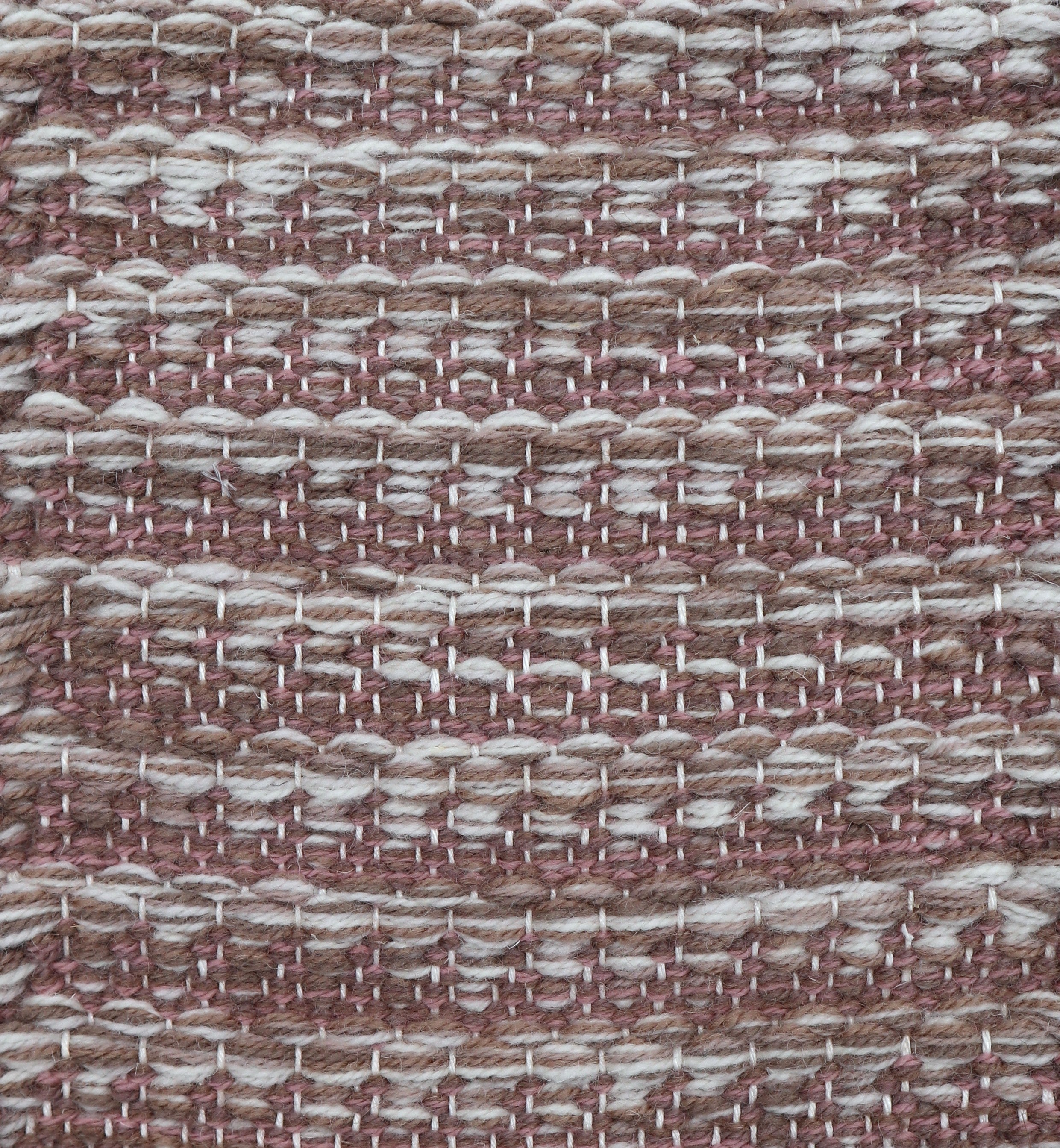 <p>Dogtooth, main - CH044, 6041, 8166, 6018, 1023, inside - CH1212, 6013, 8128, warp - white</p>