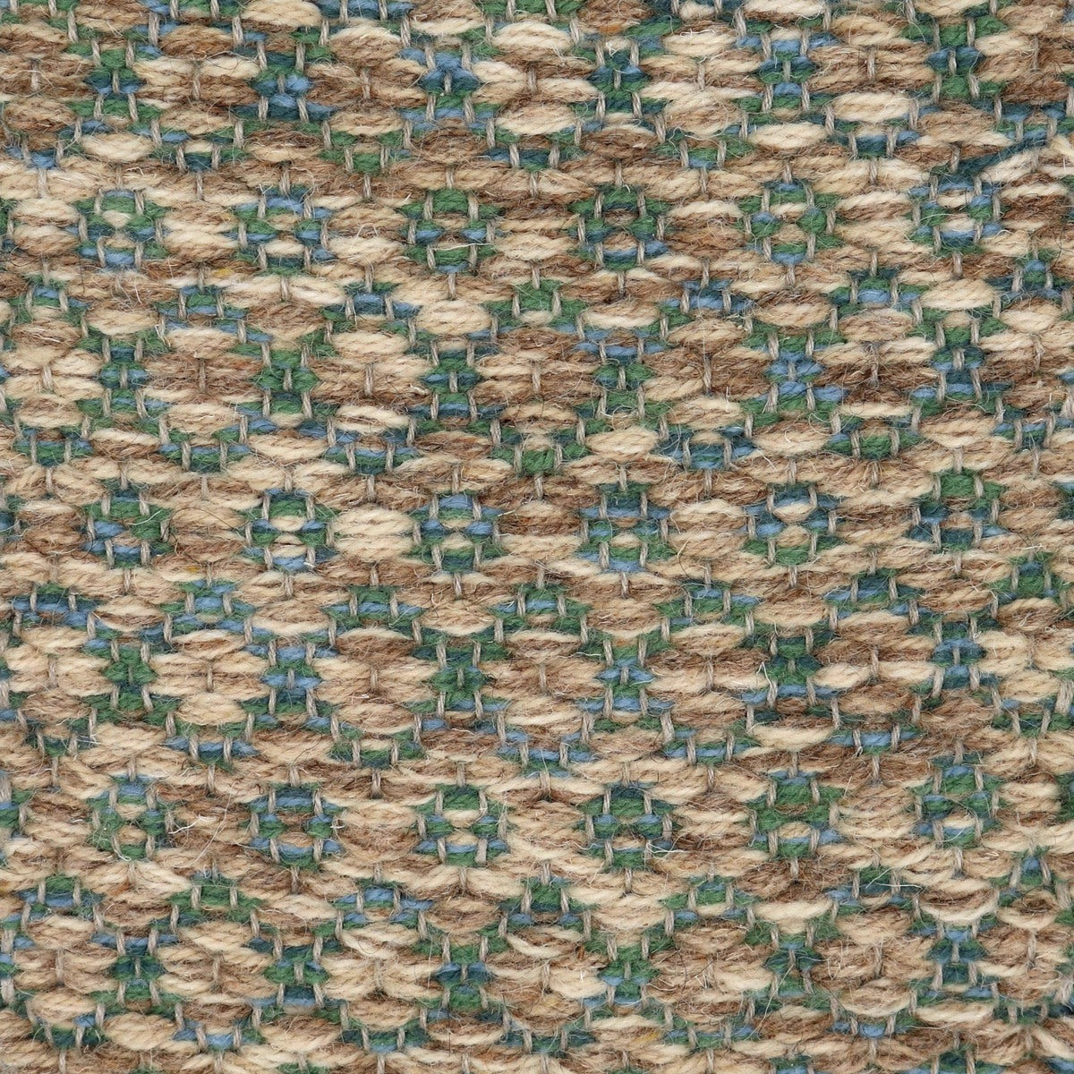 <p>Double Rosepath, main 02, 03, 19, 07; inside CH3424, 4006, 5010 on the natural yarn</p>