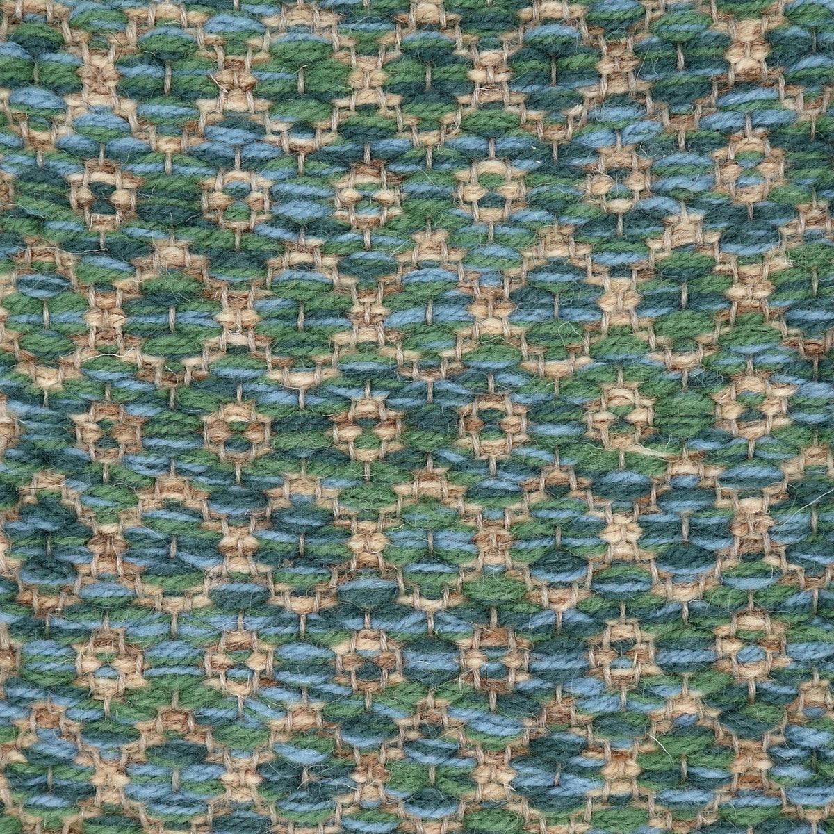 <p>Double Rosepath, main green-blue mix CH3424, 4006, 5010, inside beige mix 02, 03, 19, 07 on the natural yarn</p>