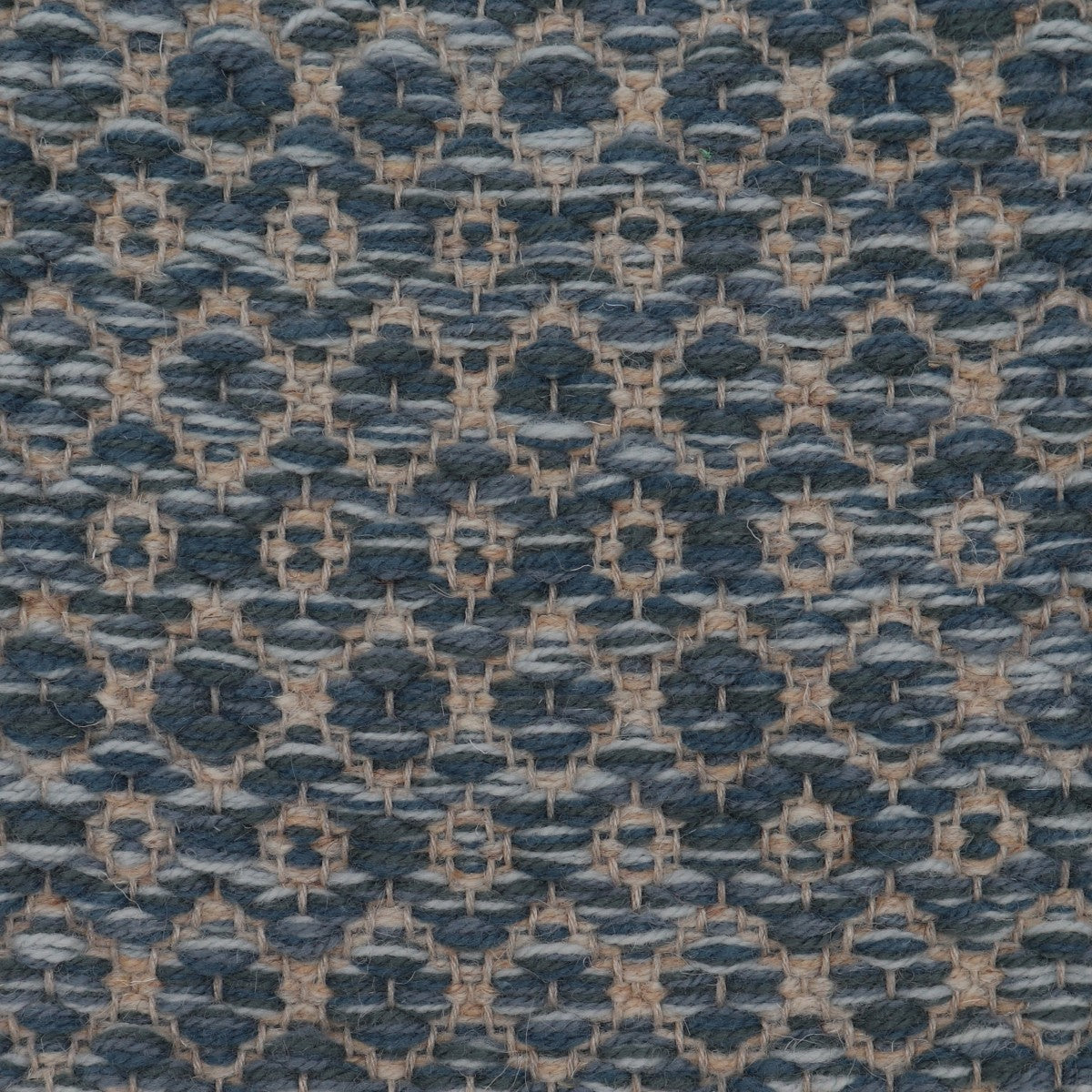 <p>Double Rosepath, main blue mix 262, ch054, 8029, 8603, inside beige 03, 12 on the natural yarn</p>