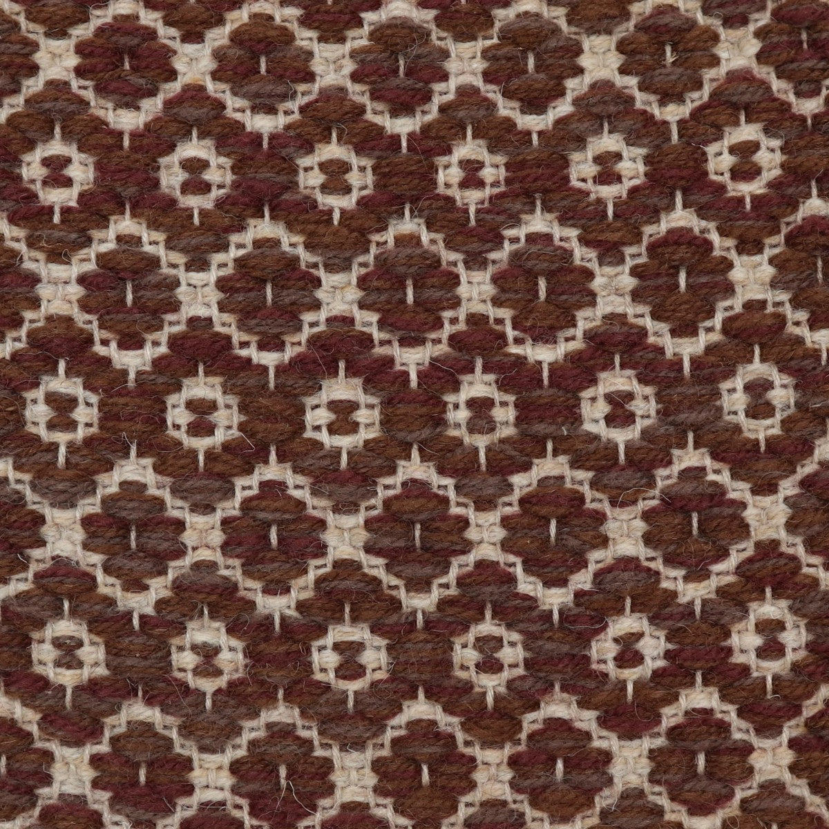 <p>Double Rosepath, main chocolate mix 8132, 6005, ch4225, ch5226, inside beige 03, 12 on the natural yarn</p>