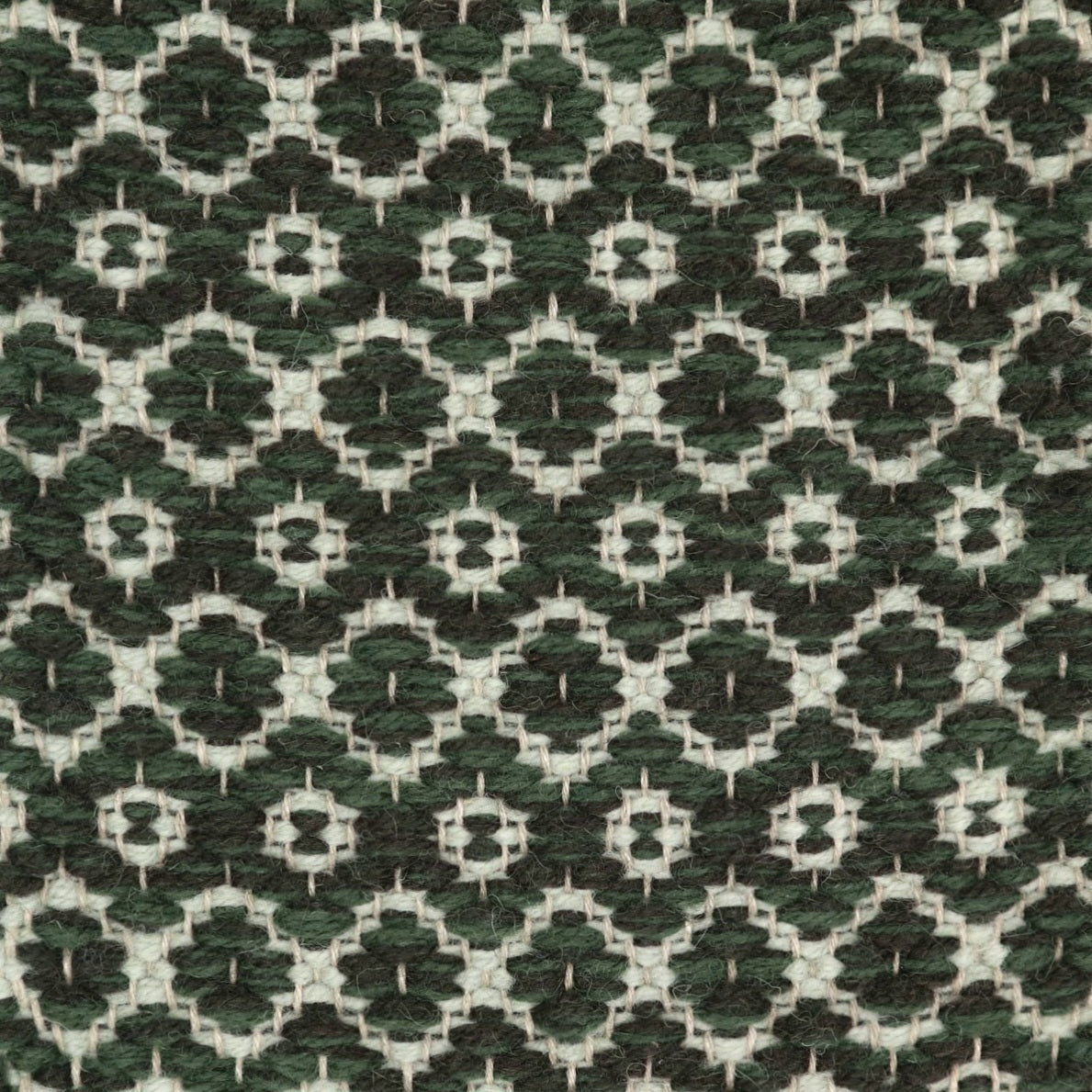 <p>Double Rosepath, main green mix CH017, CH7878, inside light blue CH033 on the natural yarn</p>