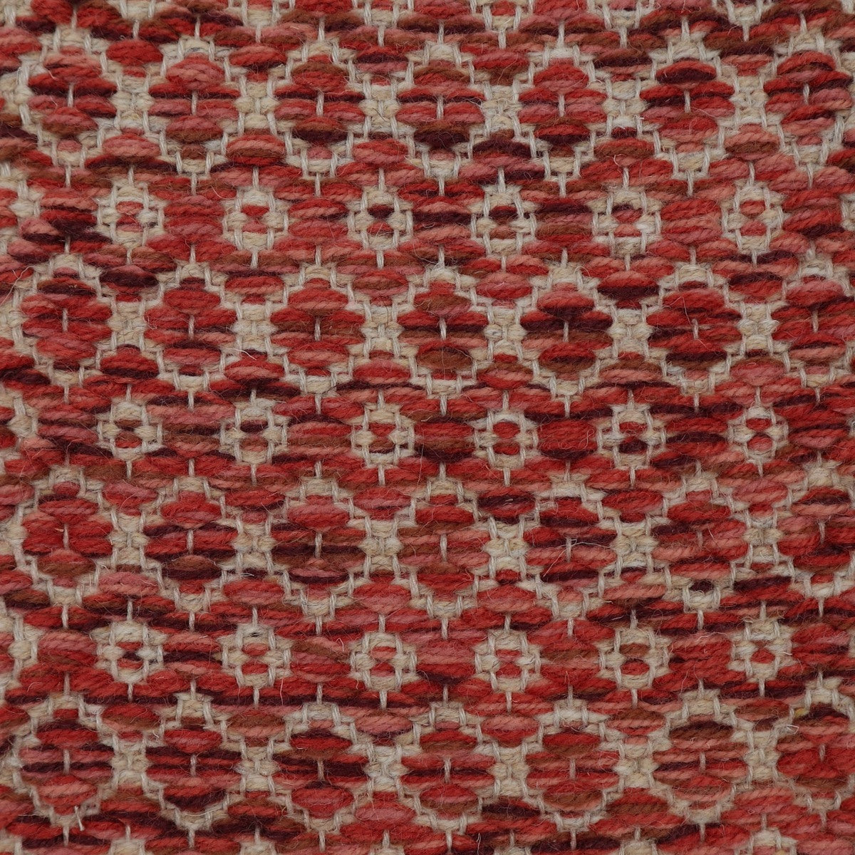 <p>Double Rosepath, main mix of terracotta 8154, 8186, 8187, 6002, CH5226, 8153, inside mix of beige 03, 12 on the natural yarn</p>