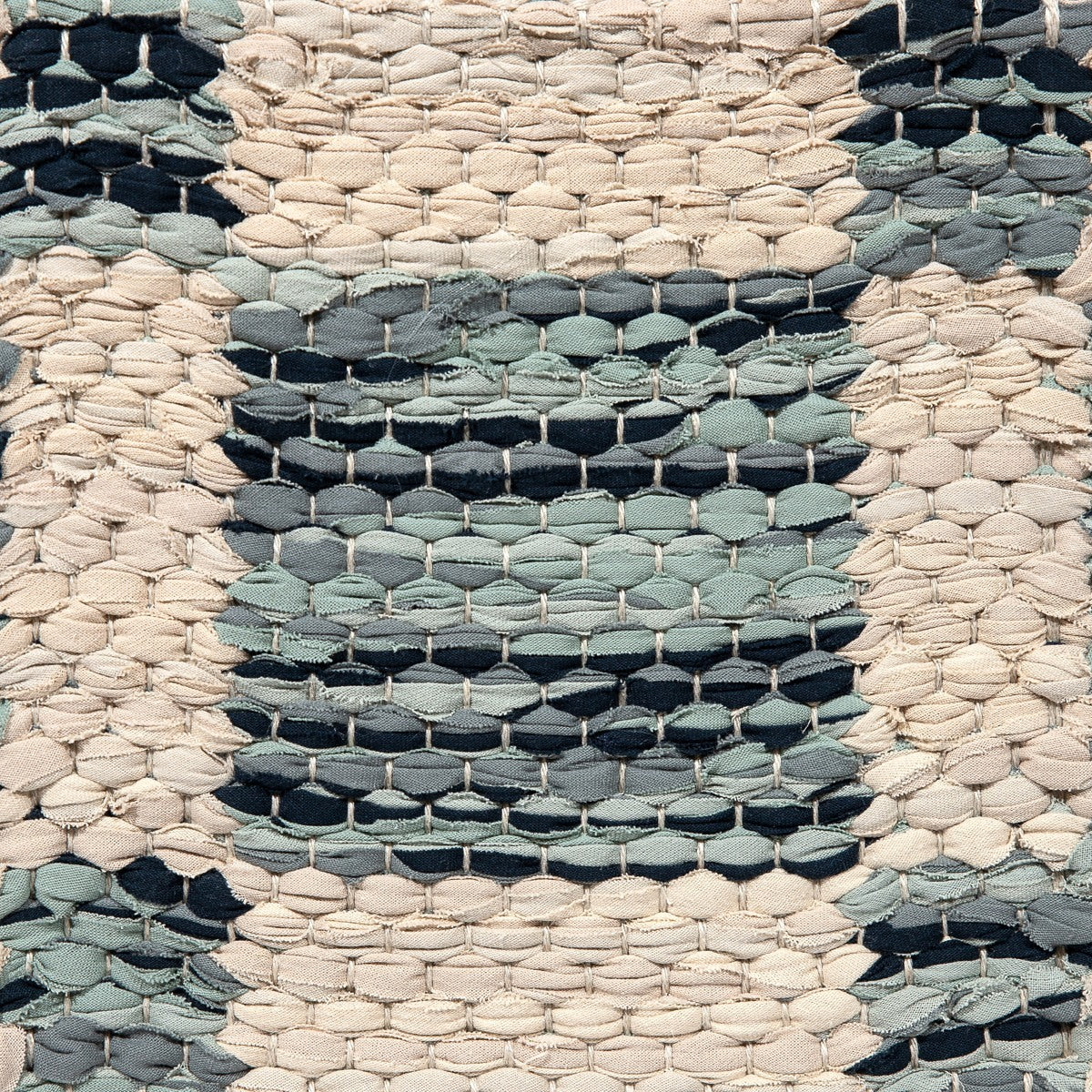 <p>Double Weave Chequered, 1 sq - mix of 483, 472, 484, 170, 2 sq - cream mix 232, 234, 223 on the natural yarn</p>