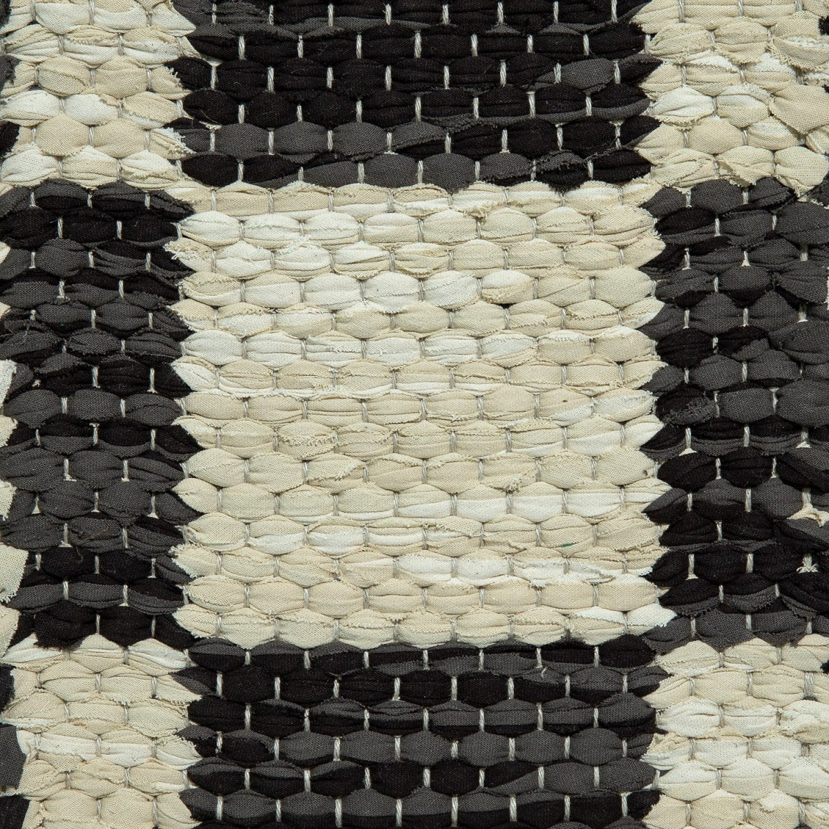 <p>Double Weave Chequered, 1 sq. - Beige mix 104, 216, 232, 2 sq. - Black 162, 178/2 on the natural yarn</p>