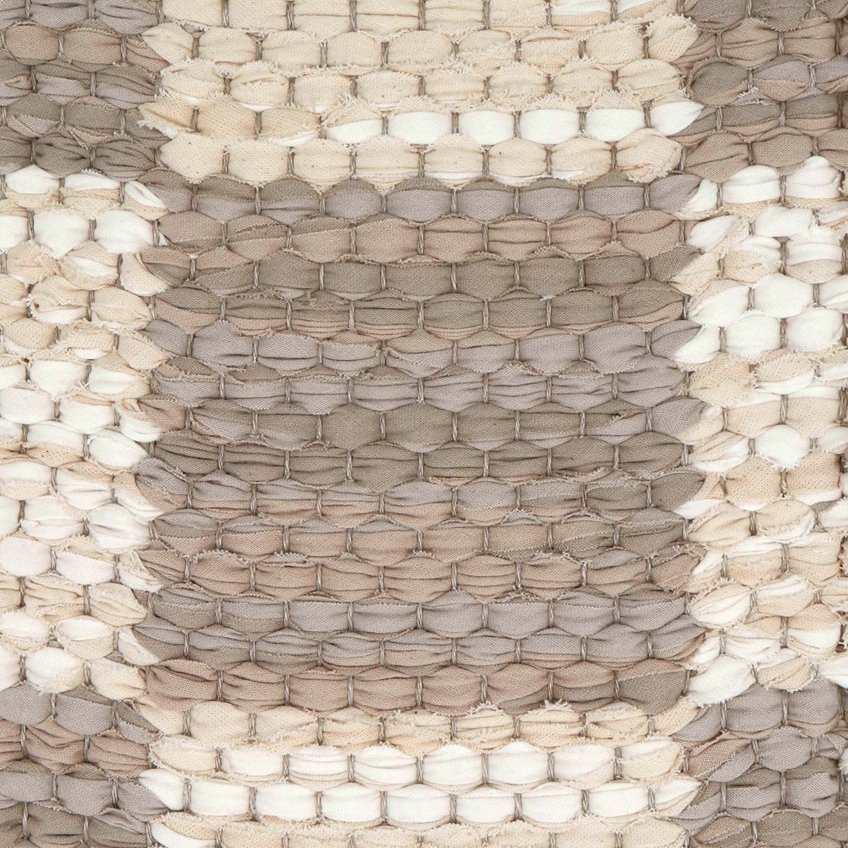 <p>Double Weave Chequered, sq 1 - beige mix 234, 201, 2200; sq 2 - white mix 102 (40%), 104 (50%), 105 (10%) on the natural yarn</p>