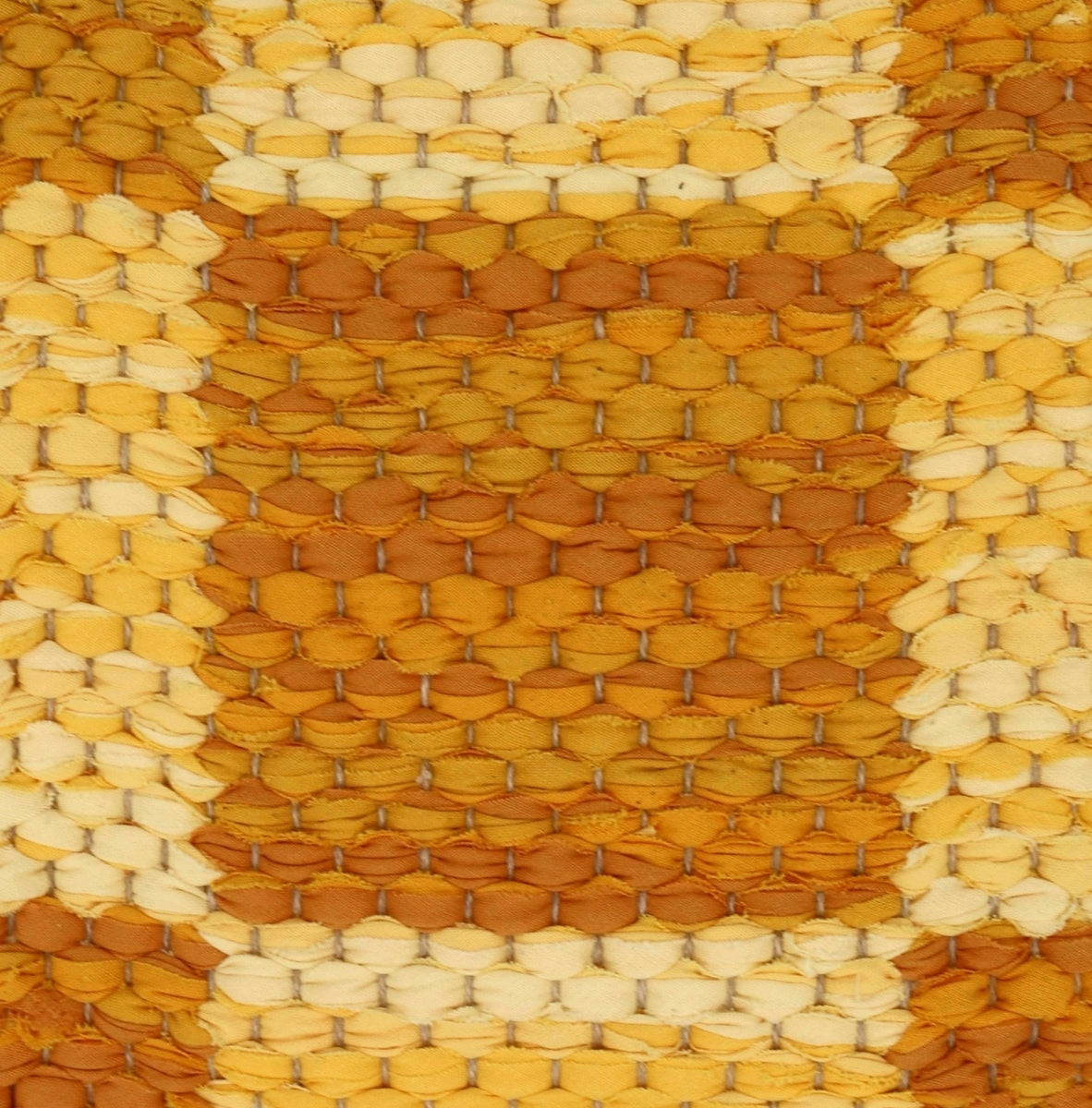<p>Double Weave Chequered, sq 1 - dark yellow mix 276, 275, 277, sq 2 - yellow mix 273, 271, 270 on the natural yarn</p>