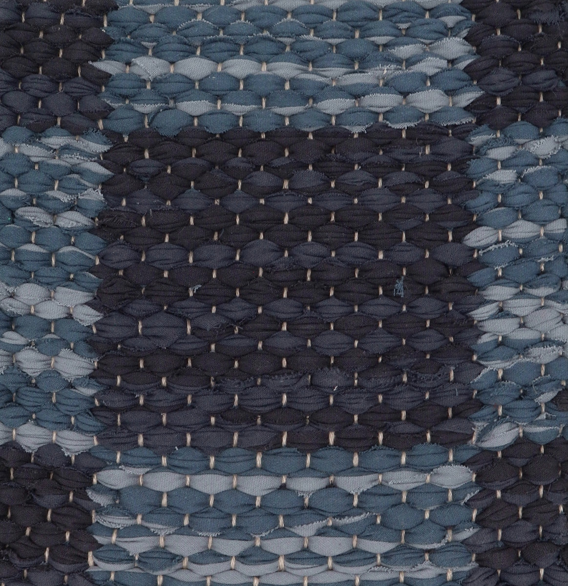 <p>Double Weave Chequered, sq 1 - light blue 169, 174, sq 2 - blue 165, 159 on the natural yarn</p>