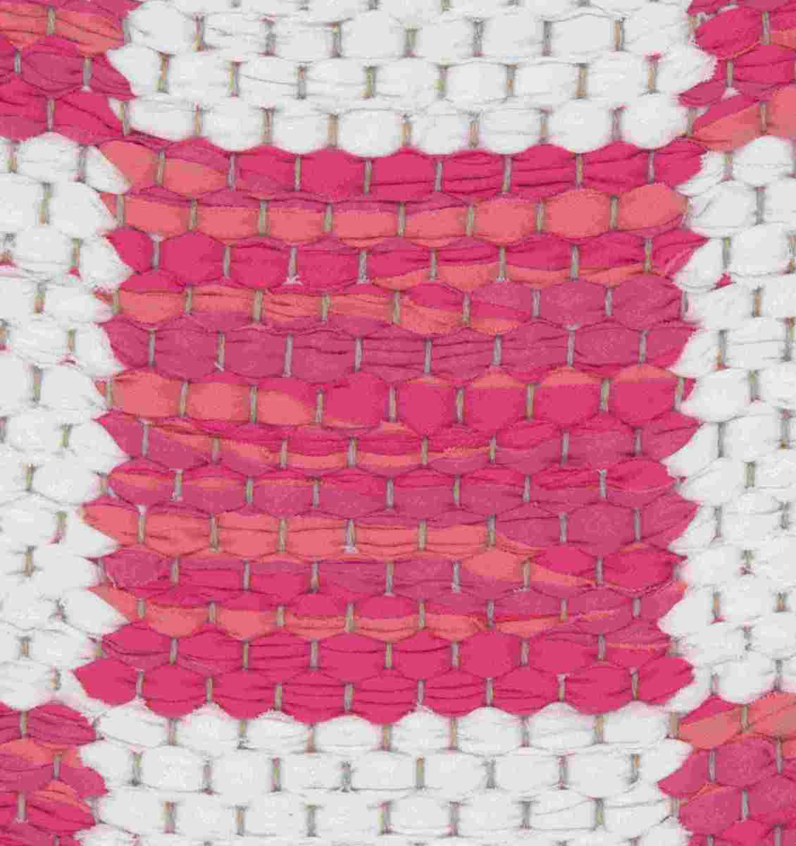 <p>Double Weave Chequered, sq 1 pinks 370, 371, 373, sq 2 whites 101, 100 on the natural yarn</p>