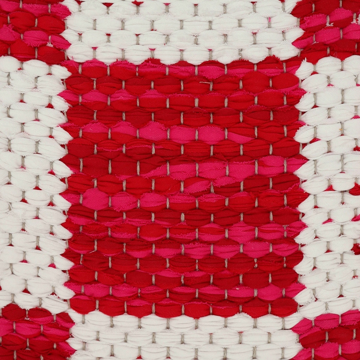 <p>Double Weave Chequered, sq 1 - red mix 365, 368,365; sq 2 - white mix 100, 101 on the natural yarn</p>