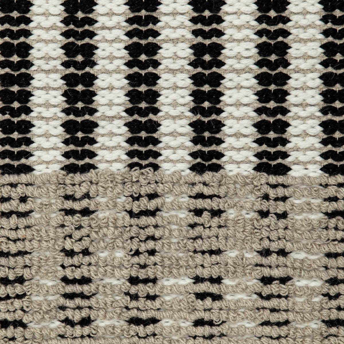 <p>Double Weave Striped with Bouclé, white CH044, black 1006, bouclé in light grey 12 on the natural yarn</p>