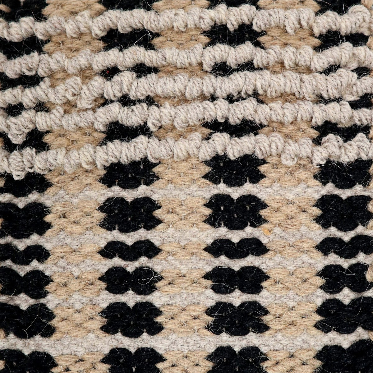<p>Double Weave and Bouclé, black 1006, beige 03, bouclé in light grey 12 on the natural yarn</p>