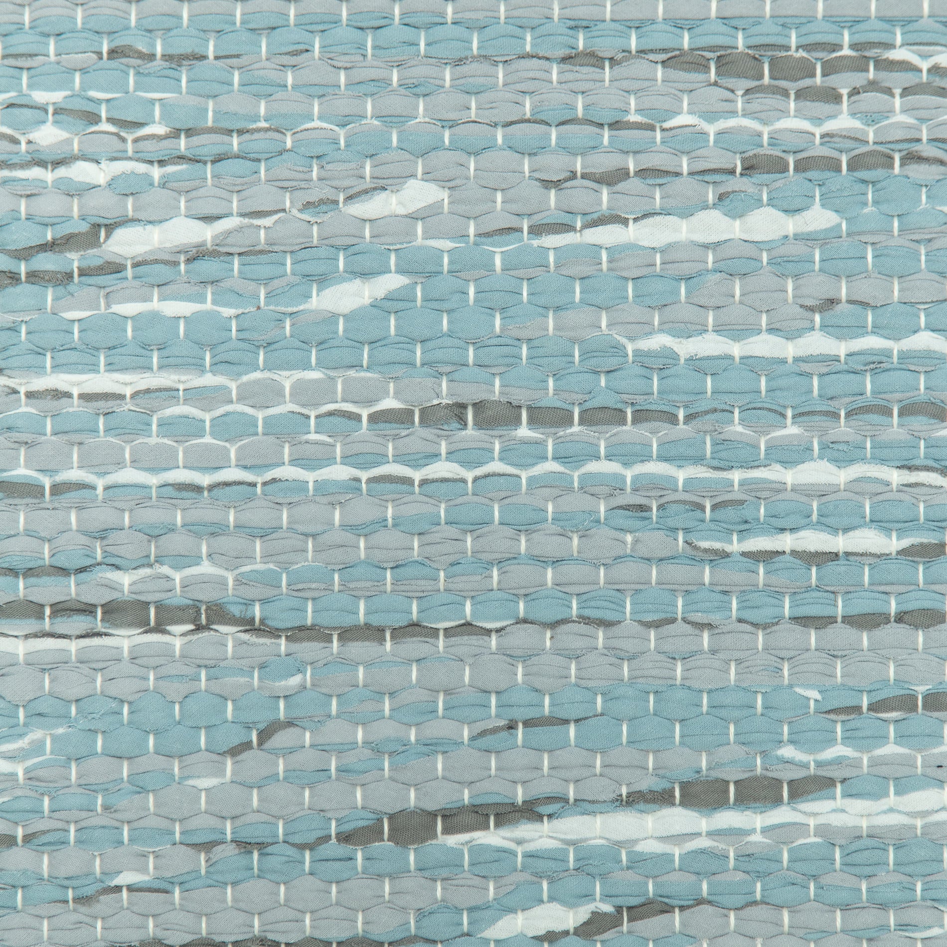 <p>Double Weave, grey mix 154, 168, effects in white 101 and dark grey 176 on the white yarn</p>
