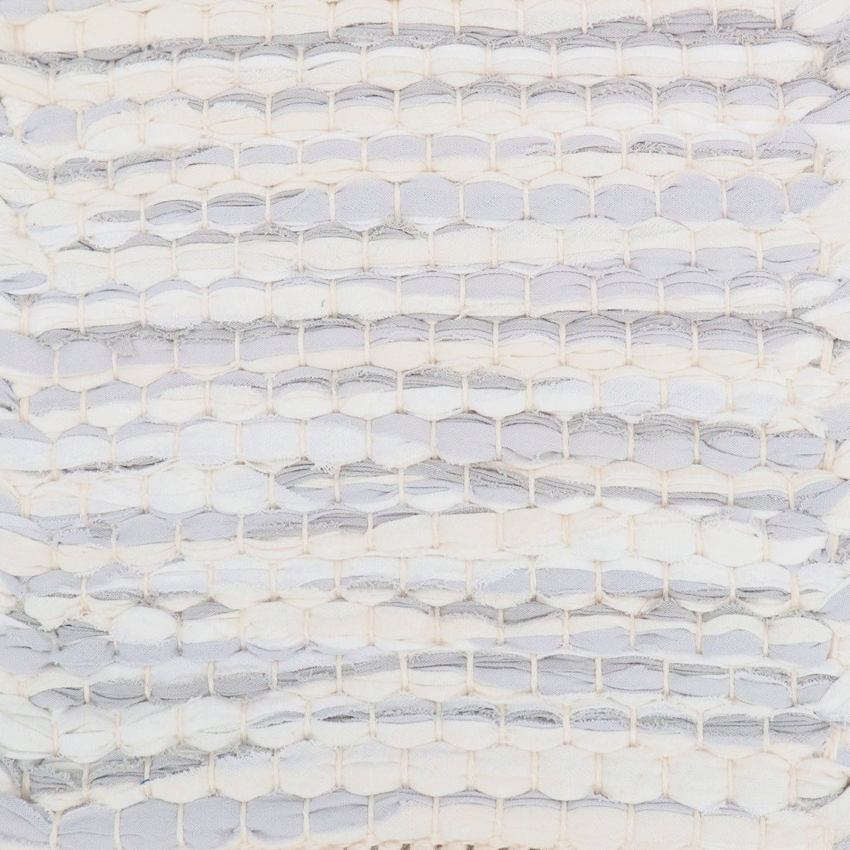 <p>Double Weave, white mix 101, 102, effects in lught grey 120, 127 on the whie yarn</p>