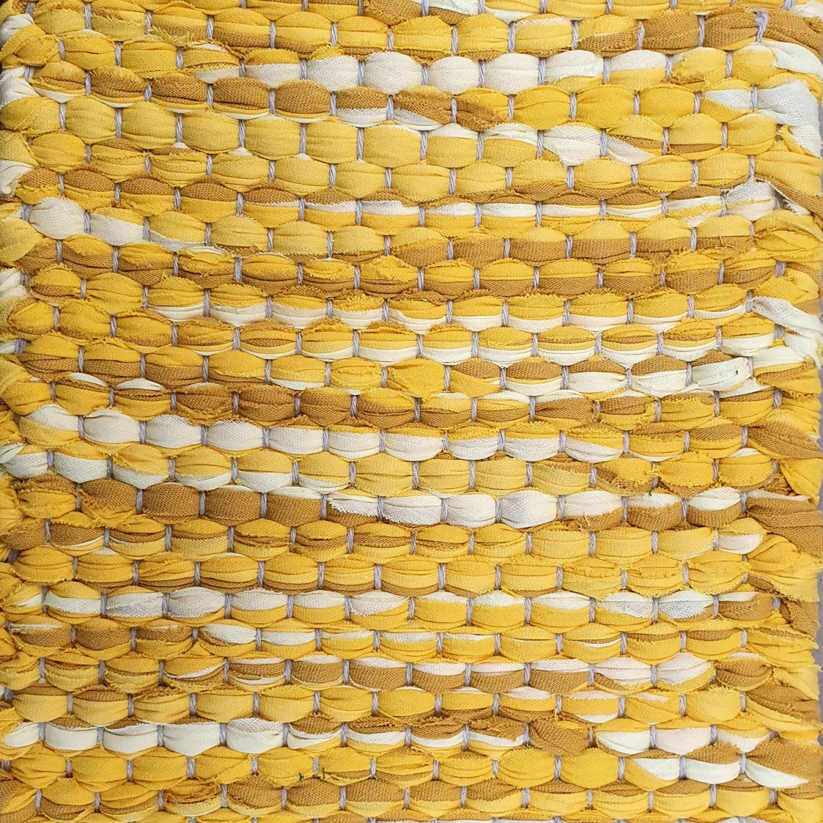 <p>Double Weave, yellow mix 270, 275, 273, 277 on the natural yarn</p>