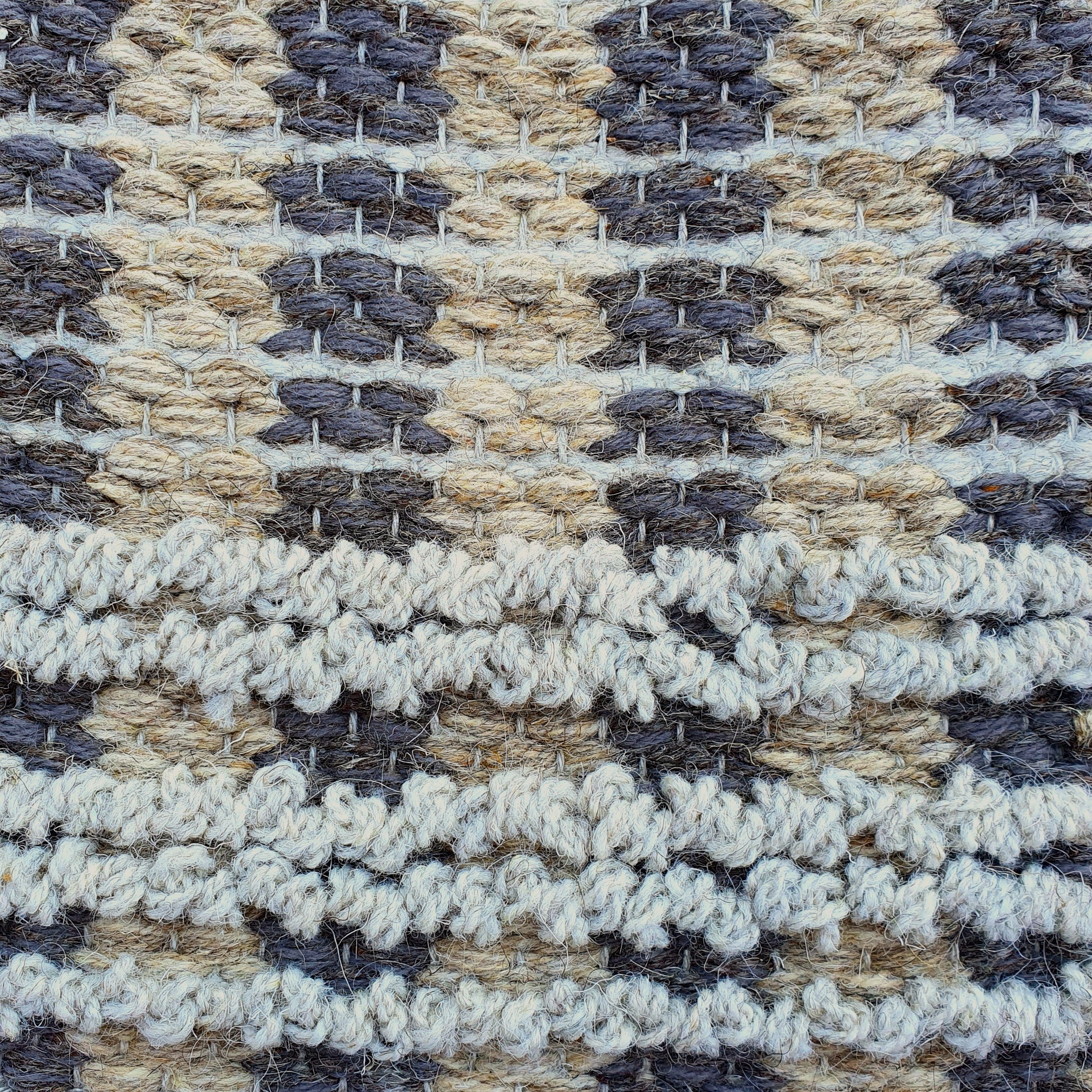 <p>Double Weave and Bouclé, light beige mix 02, 03, dark grey mix 17, 1007, bouclé in light grey 12 on the natural yarn</p>