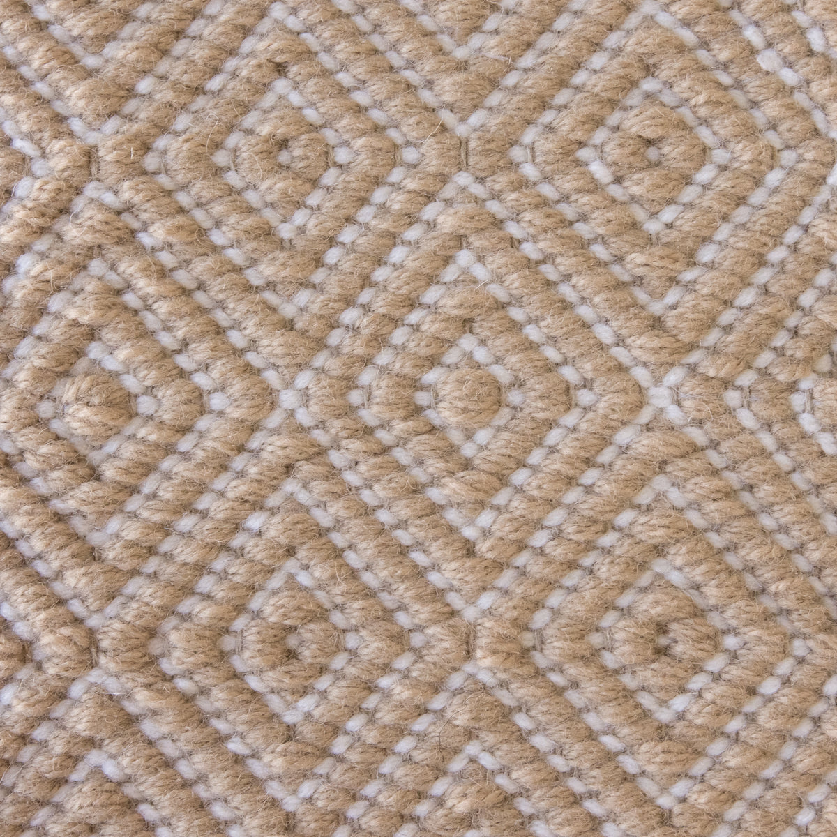 <p>Dual Diamond Twill, main beige CH1207, inside white CH044 on the natural yarn</p>