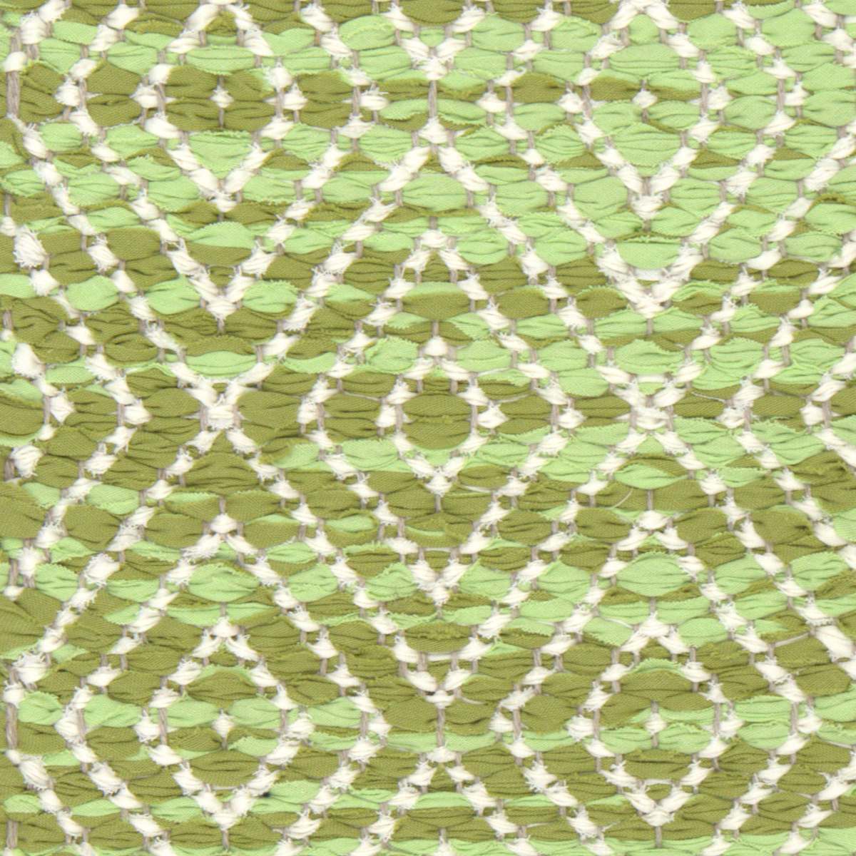<p>Dual Diamond Twill, main green 425, 427, inside white 102 on the natural yarn</p>