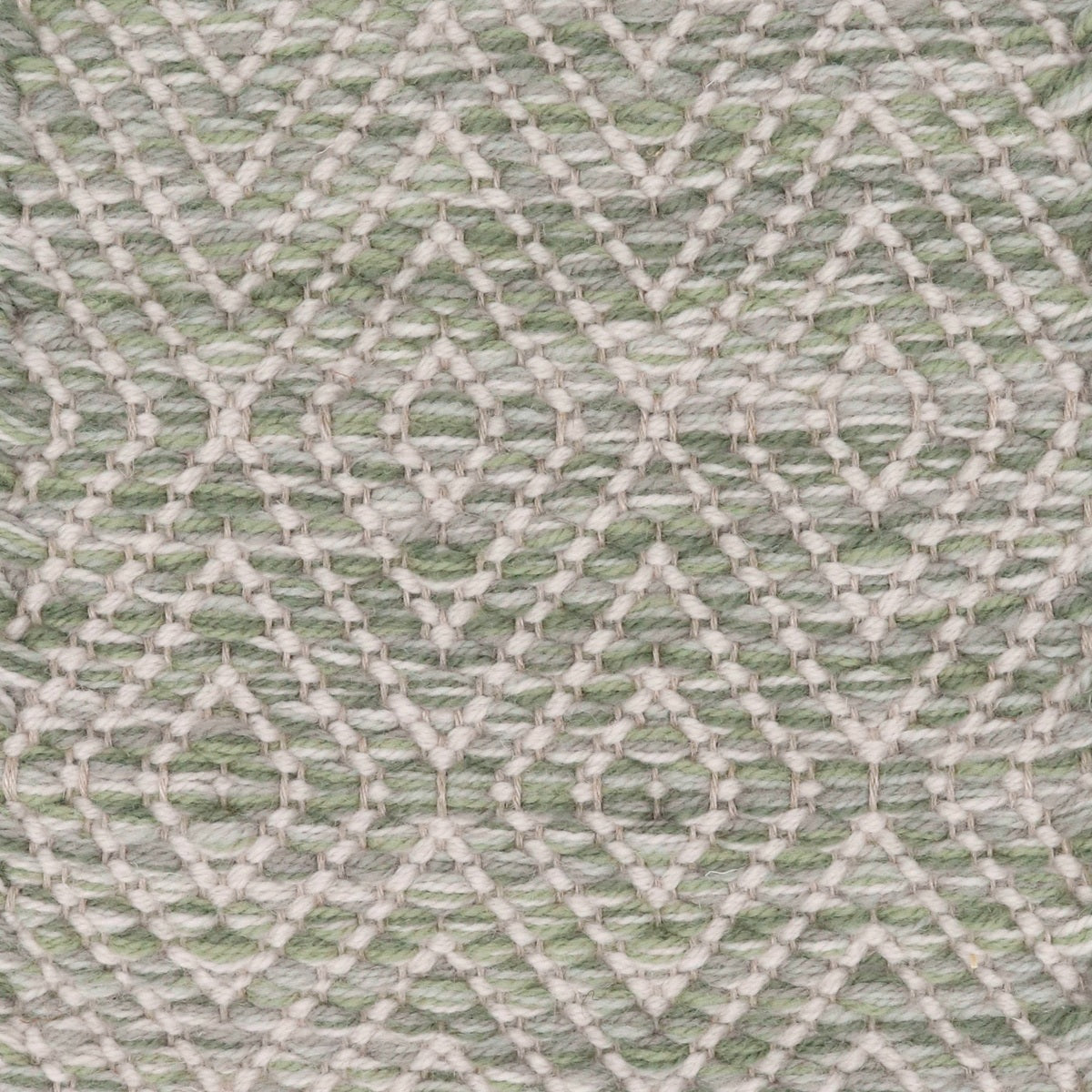 <p>Dual Diamond Twill, main green mix 1023, 1002, 1009, 1025, 4015; inside white 1023 on the natural yarn</p>