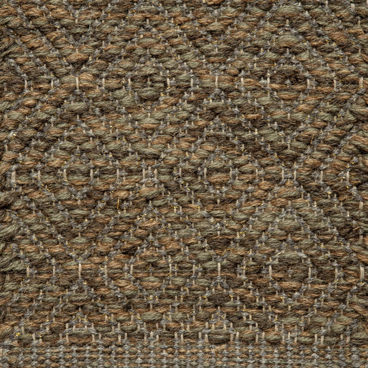 <p>Dual Diamond Twill, main green mix 1025, 02, 17, inside grey mix 04, 08, 08 with gold metallic effect (1 thr.) on the natural yarn</p>