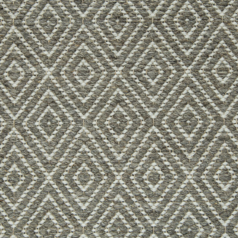 <p>Dual Diamond Twill, main grey 04, inside white 01 on the natural yarn</p>
