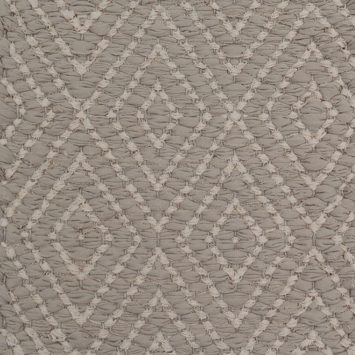 <p>Dual Diamond Twill, main grey mix 226, 2200, inside off white 104 on the natural yarn</p>