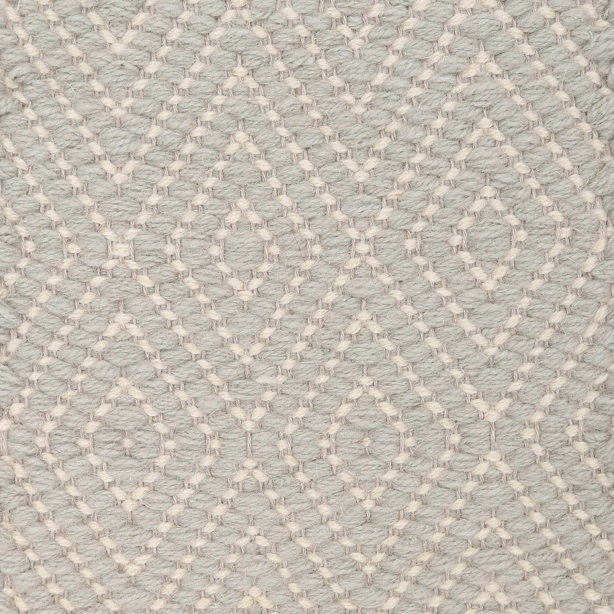 <p>Dual Diamond Twill, main light grey mix CH4360, 1002, inside white 06 on the natural yarn</p>