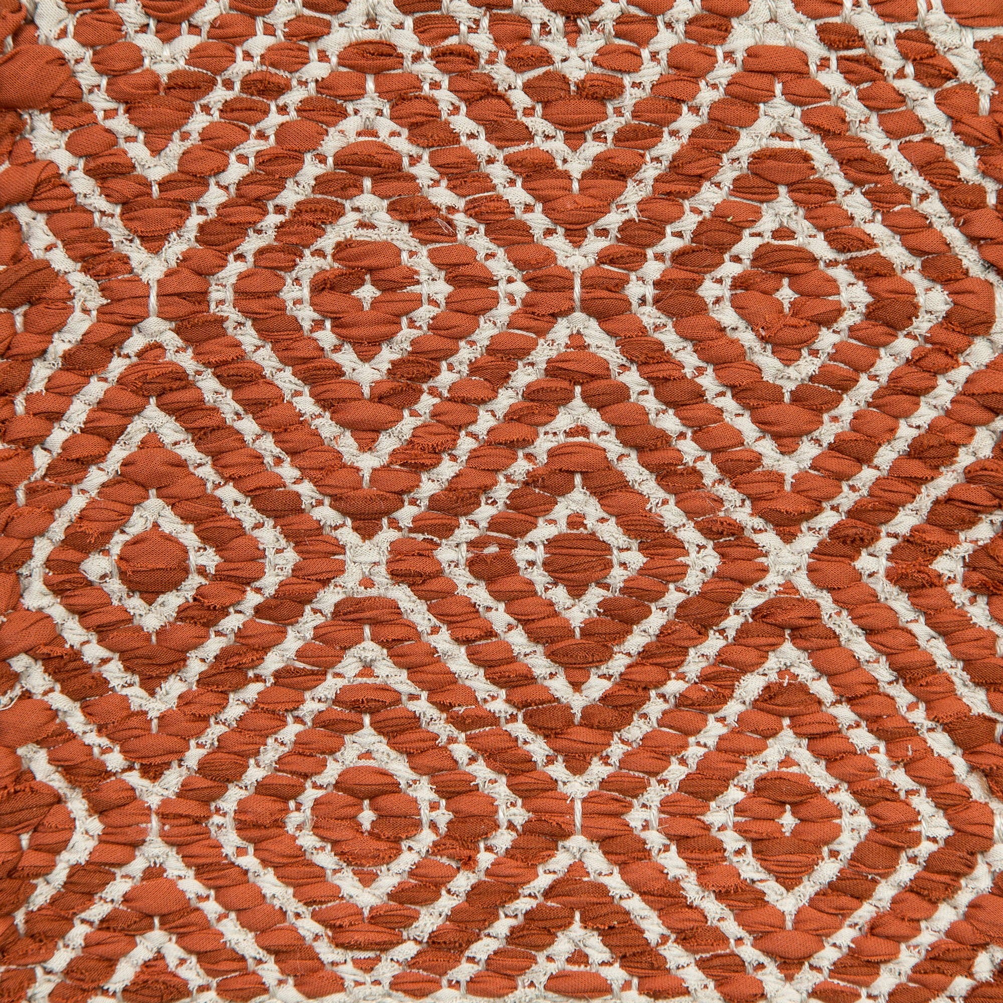 <p>Dual Diamond Twill, main terracotta mix 376, 377, inside beige 2200 on the natural yarn</p>
