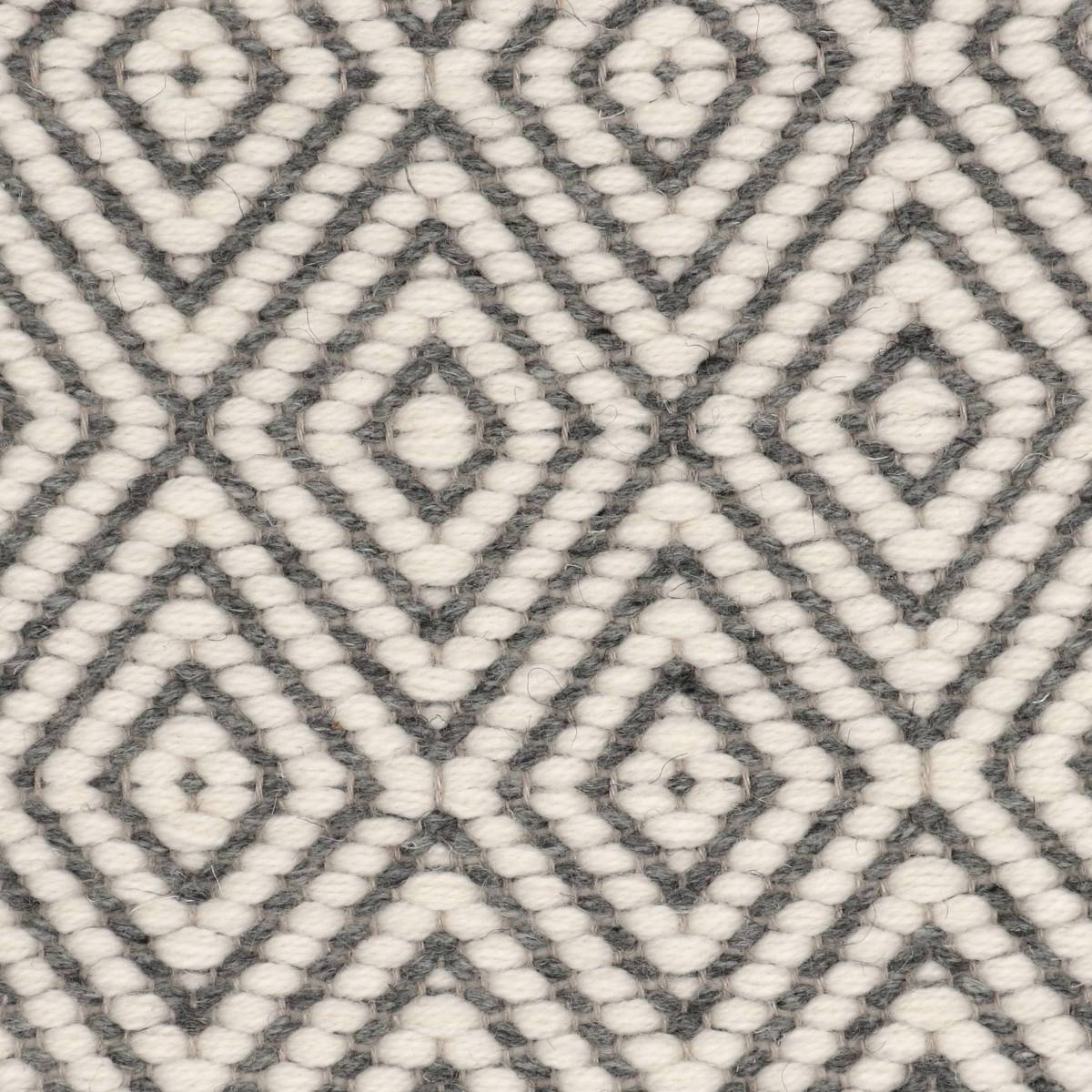 <p>Dual Diamond Twill, main white 01, inside grey mix 04, 08 on the natural yarn</p>