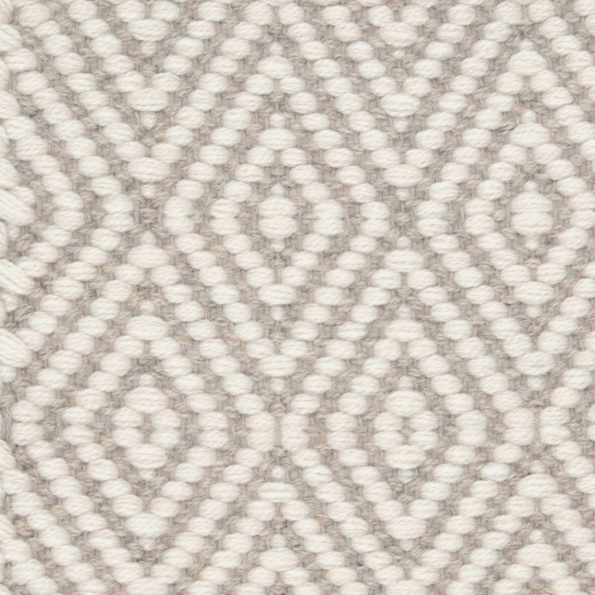 <p>Dual Diamond Twill, main white 01, inside light grey 12 on the natural yarn</p>