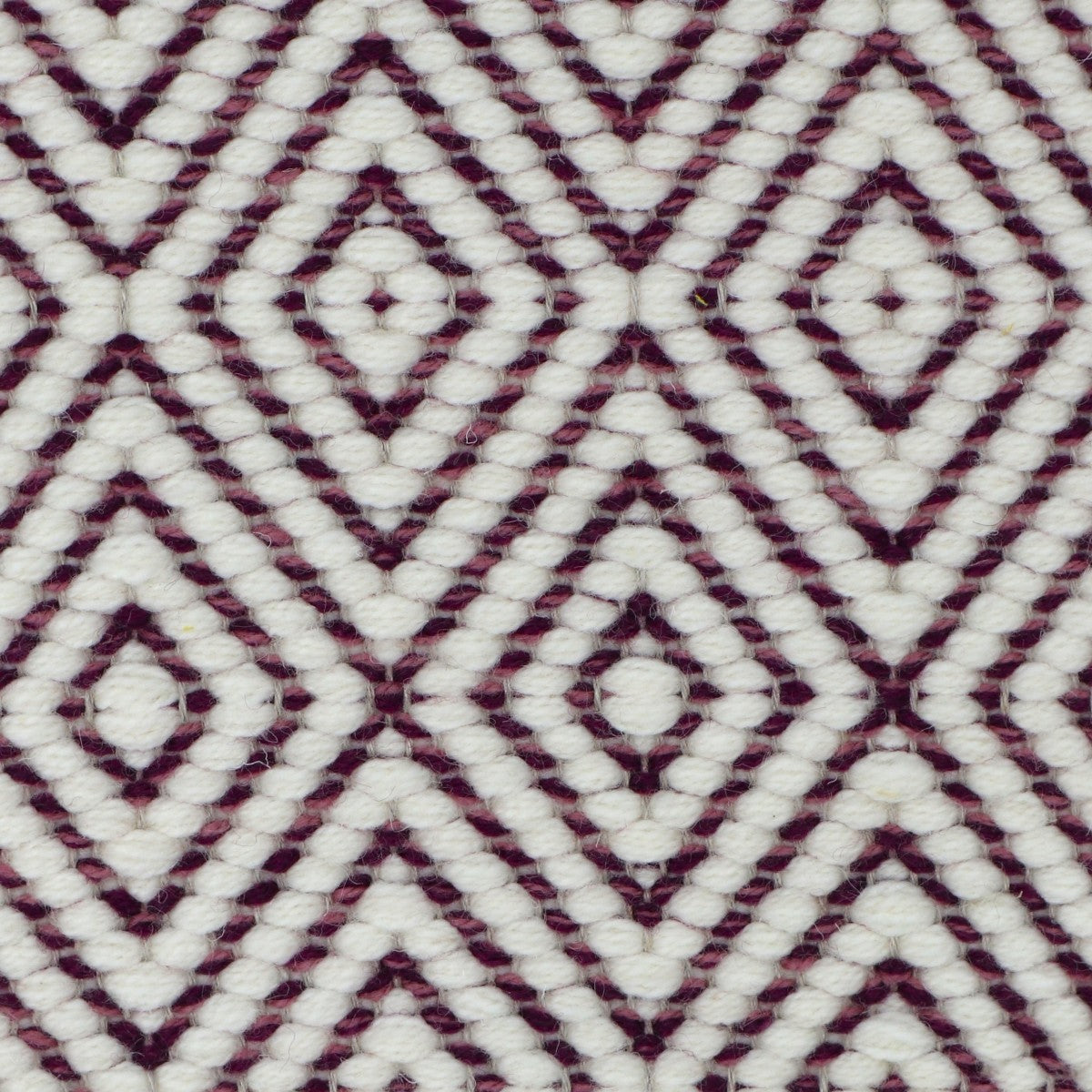 <p>Dual Diamond Twill, main white CH044, inside mix 8036, 8037, 8164 on the natural yarn</p>