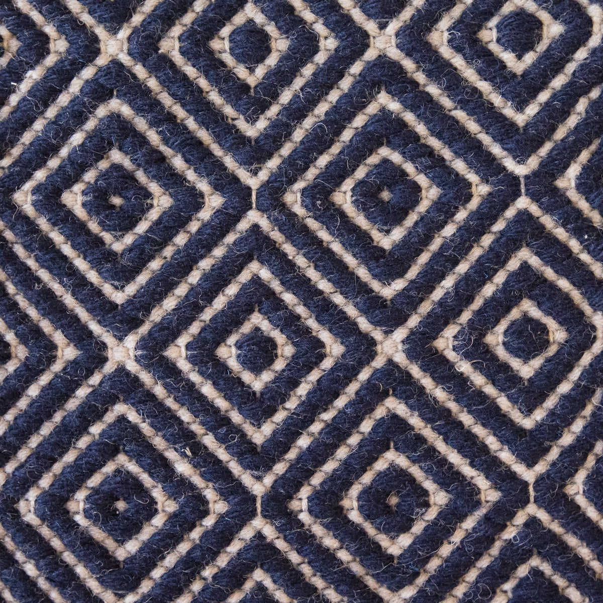 <p>Dual Diamond, main blue 5027, inside light grey 1002 on the natural yarn</p>