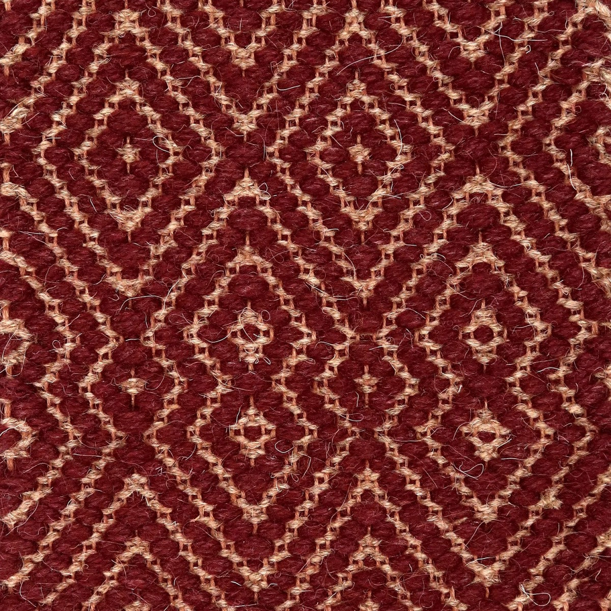 <p>Dual Diamond twill in different sizes, main Burgundy red CH5226, inside brown 02 on the brown yarn</p>