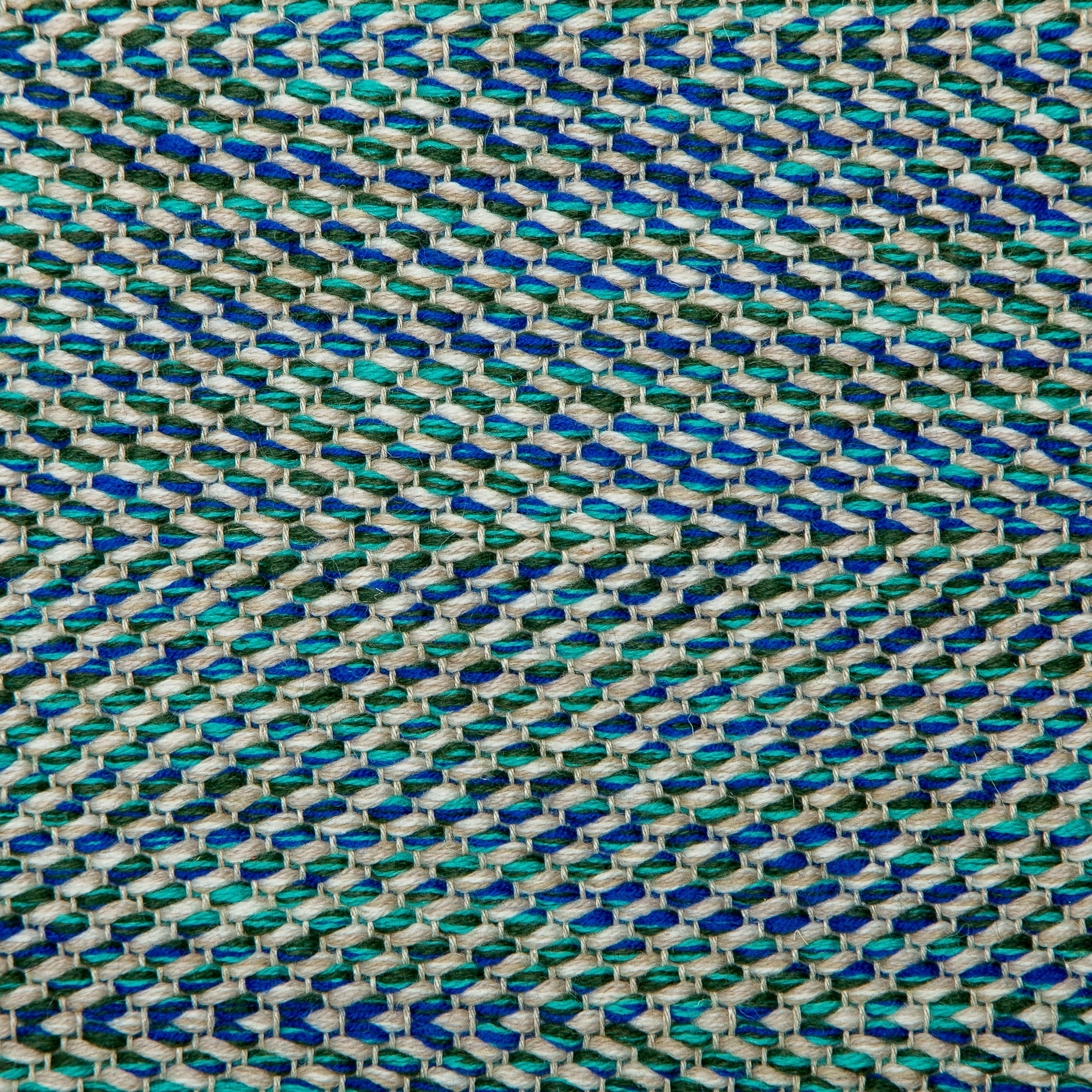 <p>Dual Herringbone, 1 row - 1008, 1023, 6040, 2 row - blue green mix 4011, 5005, 5004 on the natural yarn</p>