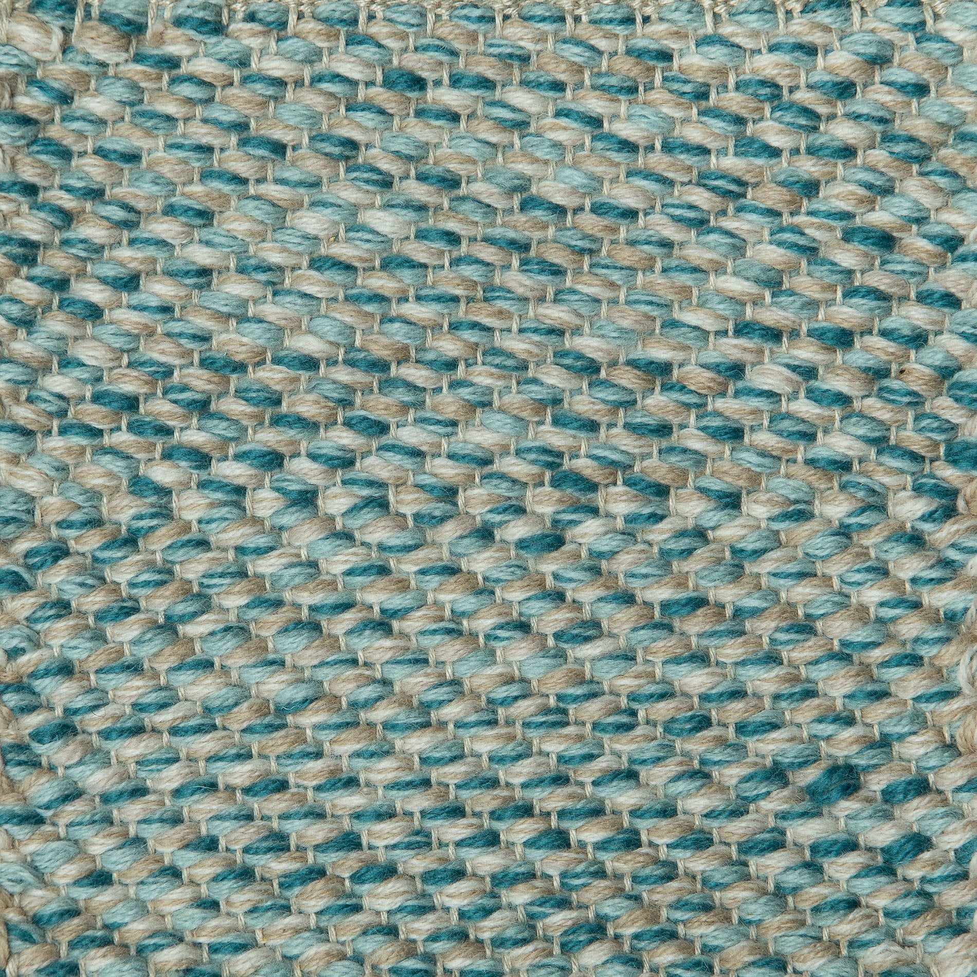 <p>Dual Herringbone, 1 row - beige mix 1008, 1023, 6040, 2 row - blue mix CH4400, CH050 on the natural yarn</p>