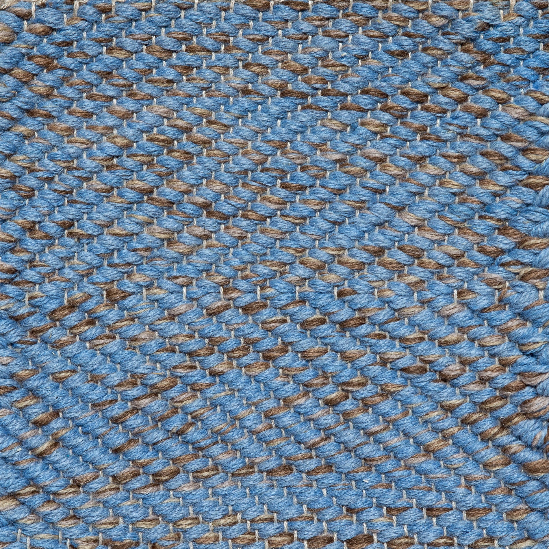 <p>Dual Herringbone, 1 row - blue mix 5010, 5001, 2 row - mix of 5001, 5010, 1024, 6013 ,6014, 6017 on the natural yarn</p>
