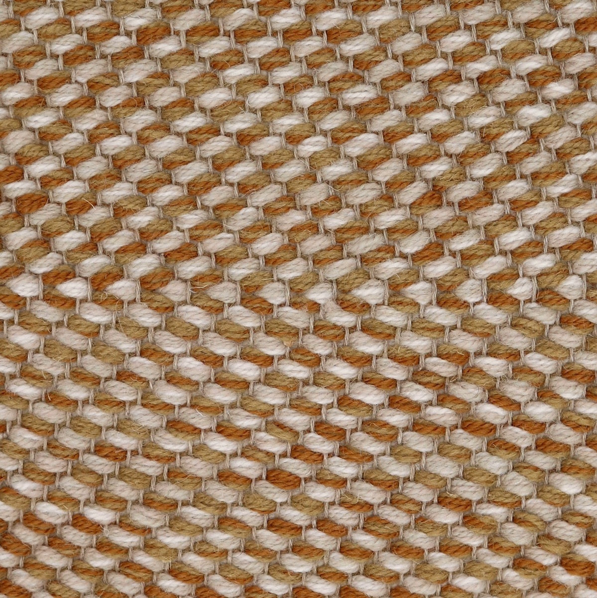<p>Dual Herringbone, 1 row - ochre mix 6004, CH018, 2 row - grey mix 1008, 1023, CH1207 on the natural yarn</p>